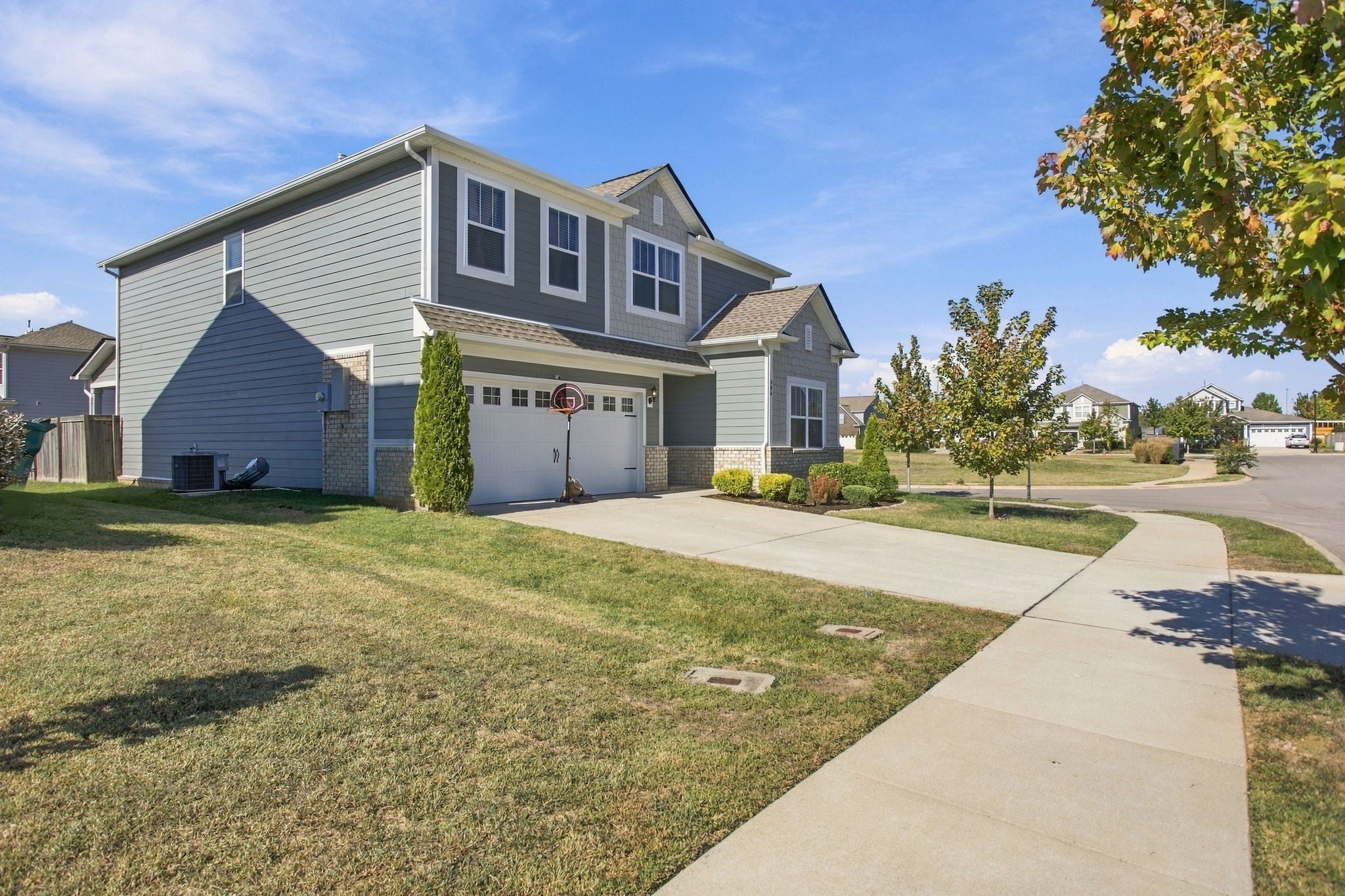 906 Sassafras Ct