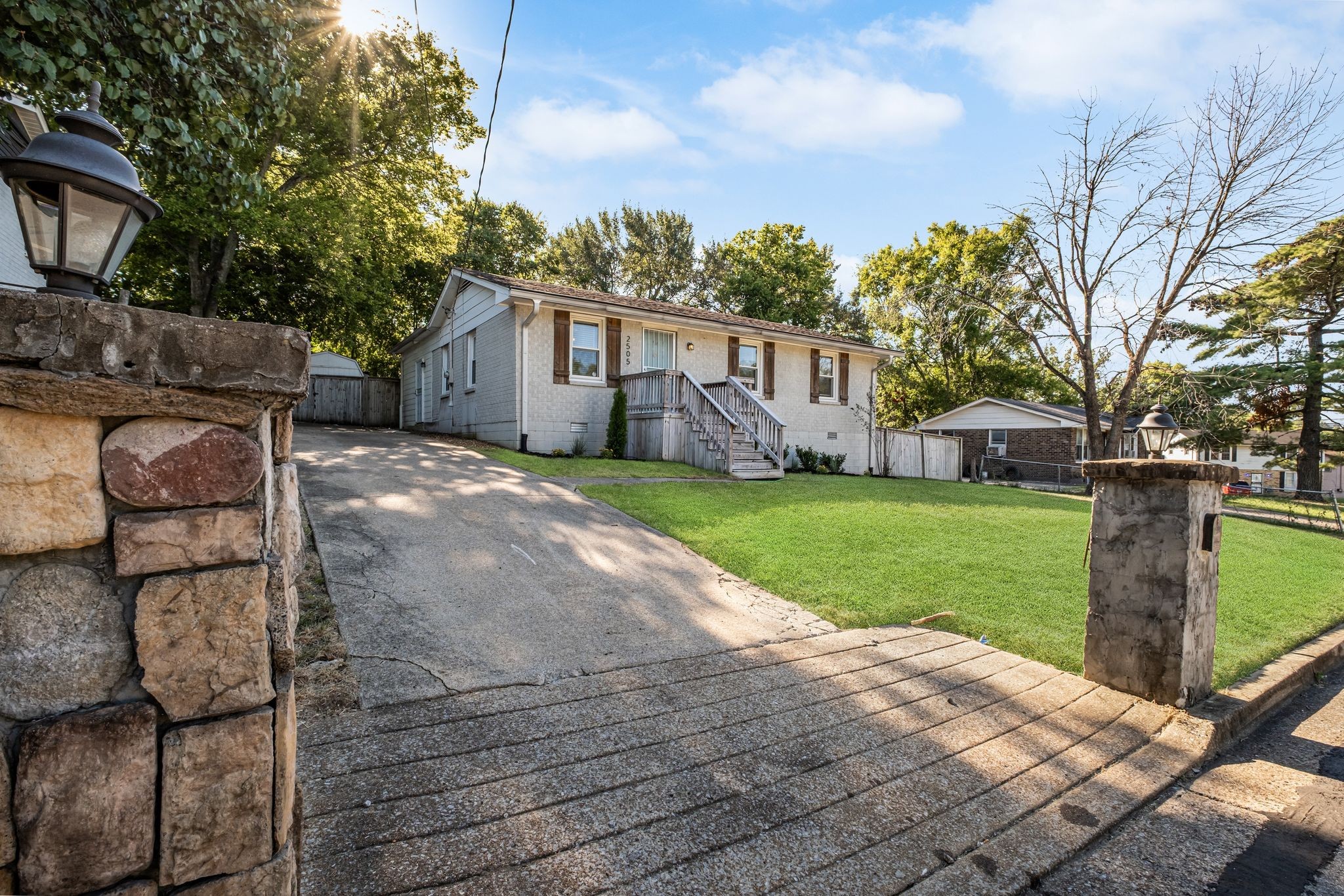 2505 Oakwood Ave