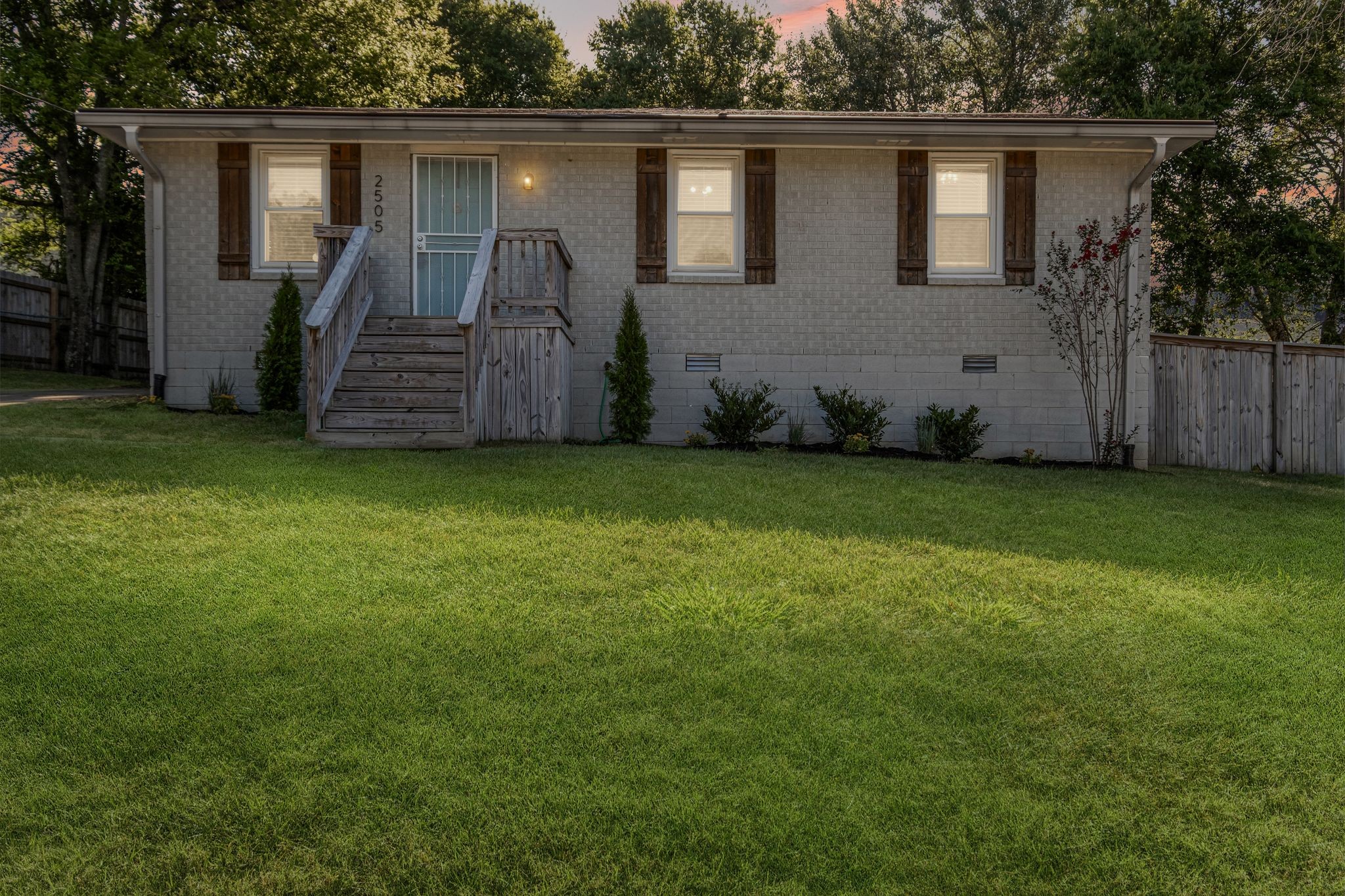 2505 Oakwood Ave
