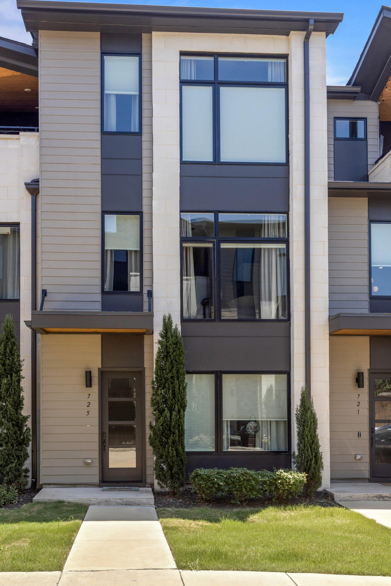 725 Burnside Place 33