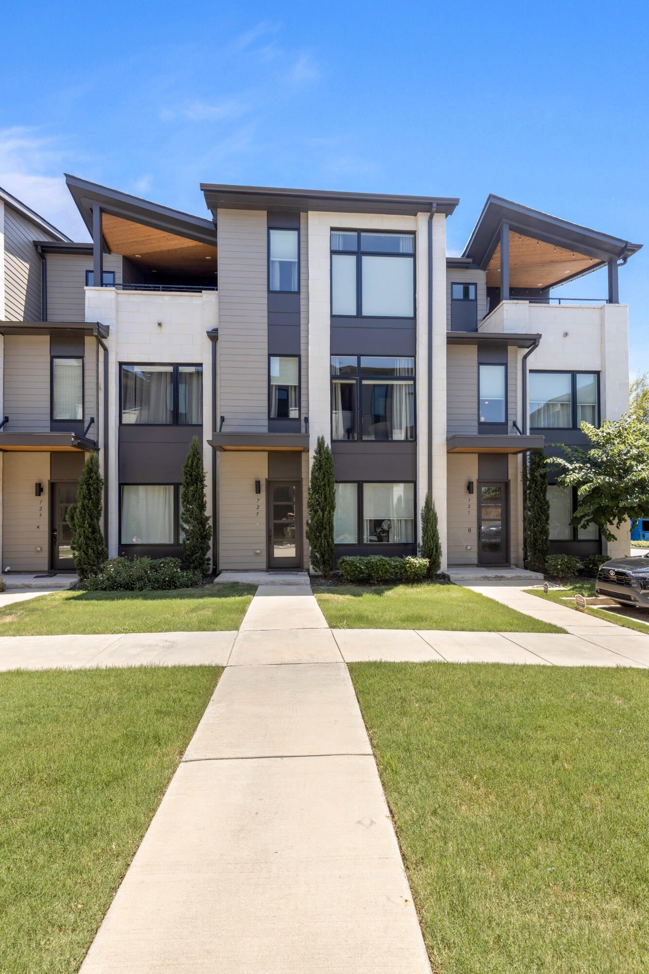 725 Burnside Place 33