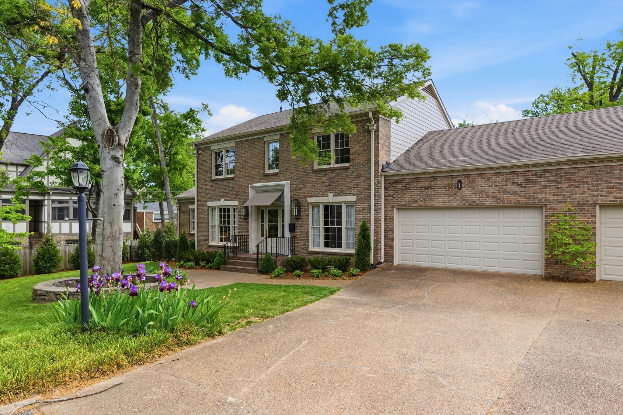 608 Linden Sq, Nashville TN 37215 3-bed condo, photo 2 of 30