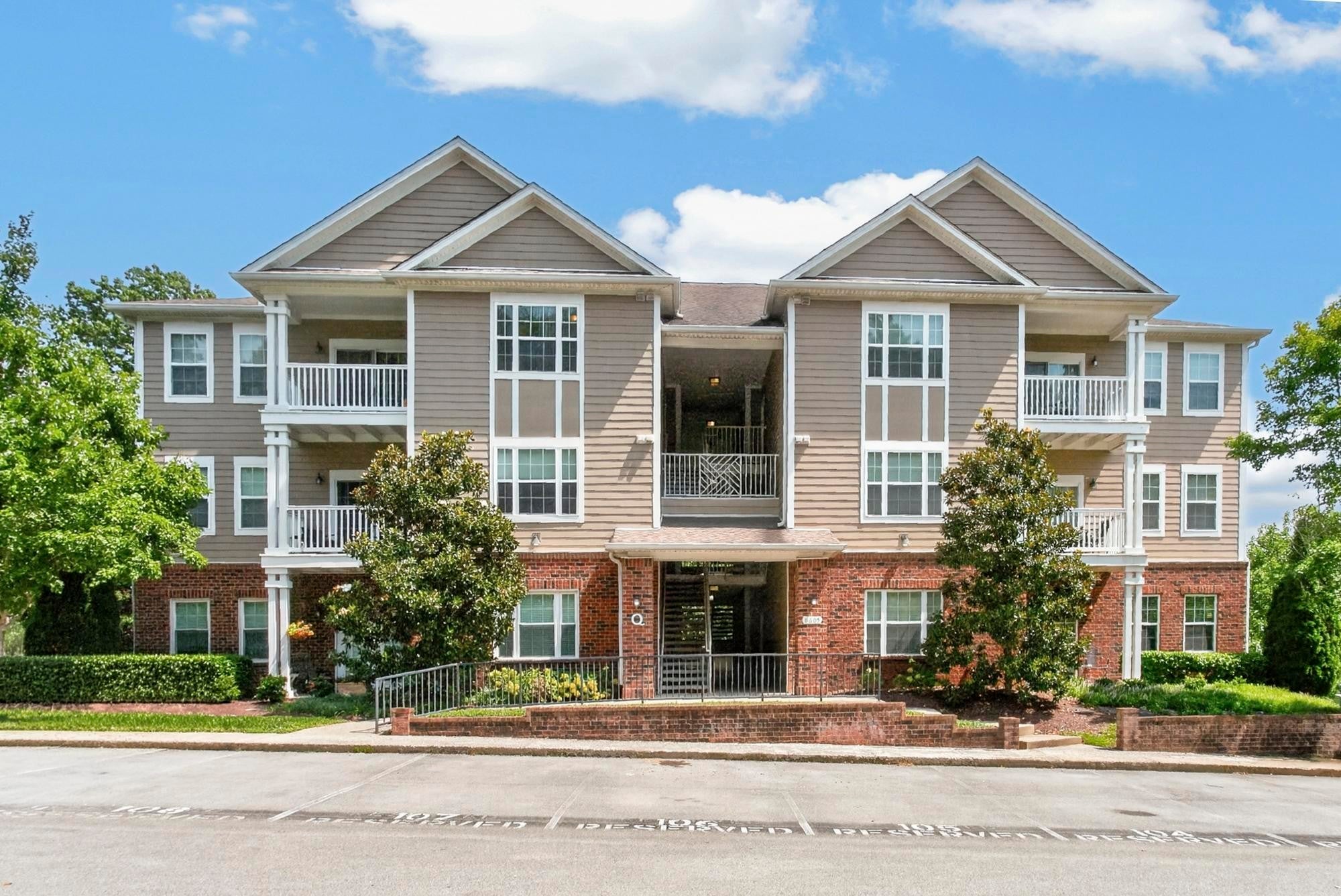 2.0-bed rental at 8605 Peckham Ln 9