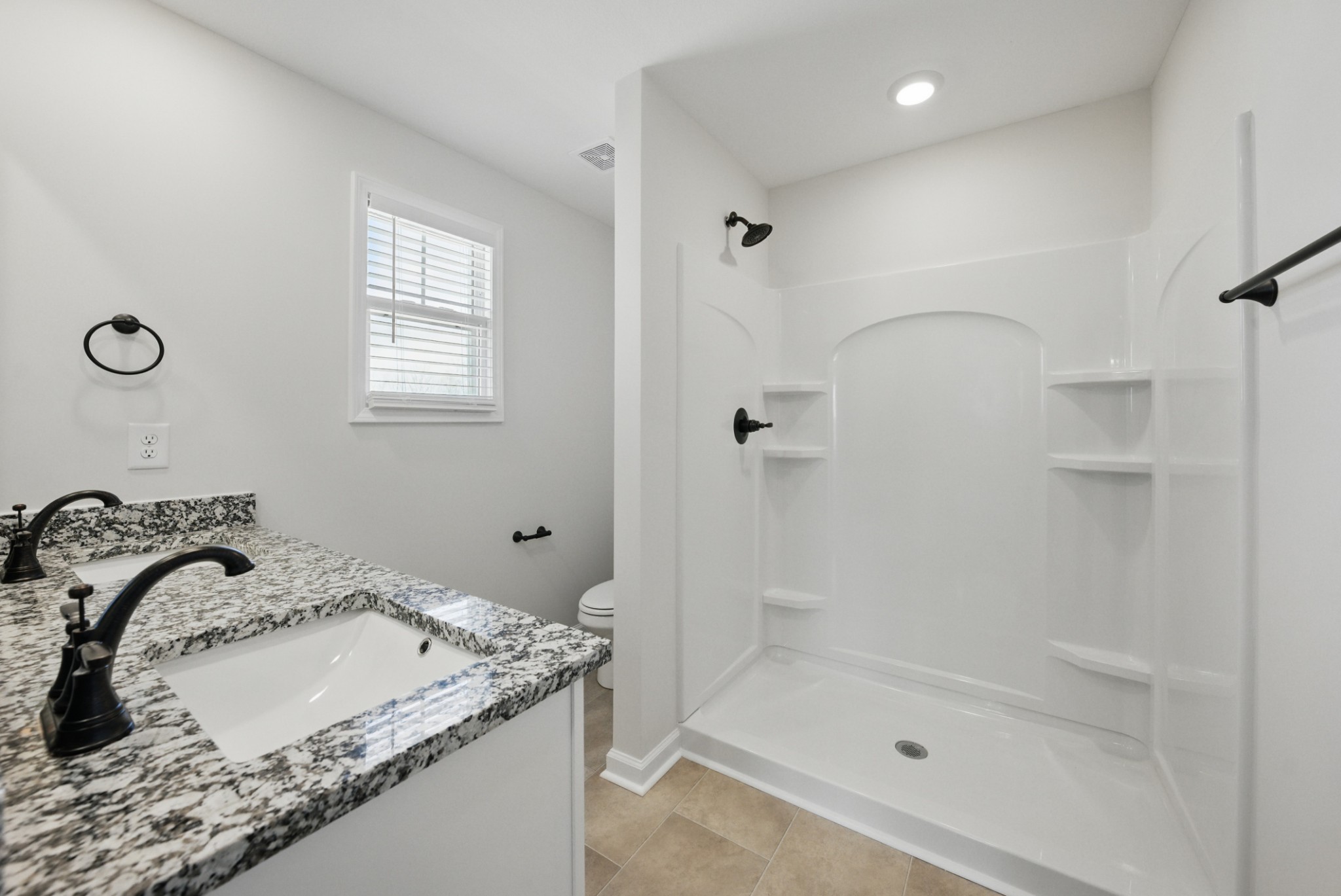 Clarksville, Tennessee 37043, United States, 3 Bedrooms Bedrooms, ,3 BathroomsBathrooms,Residential,Active,198424