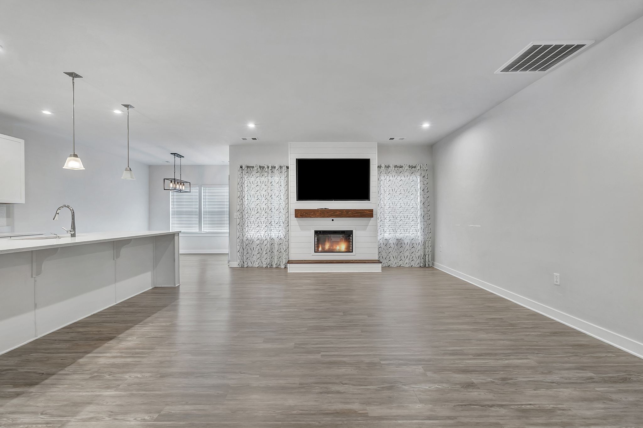 2943 Kellner Dr