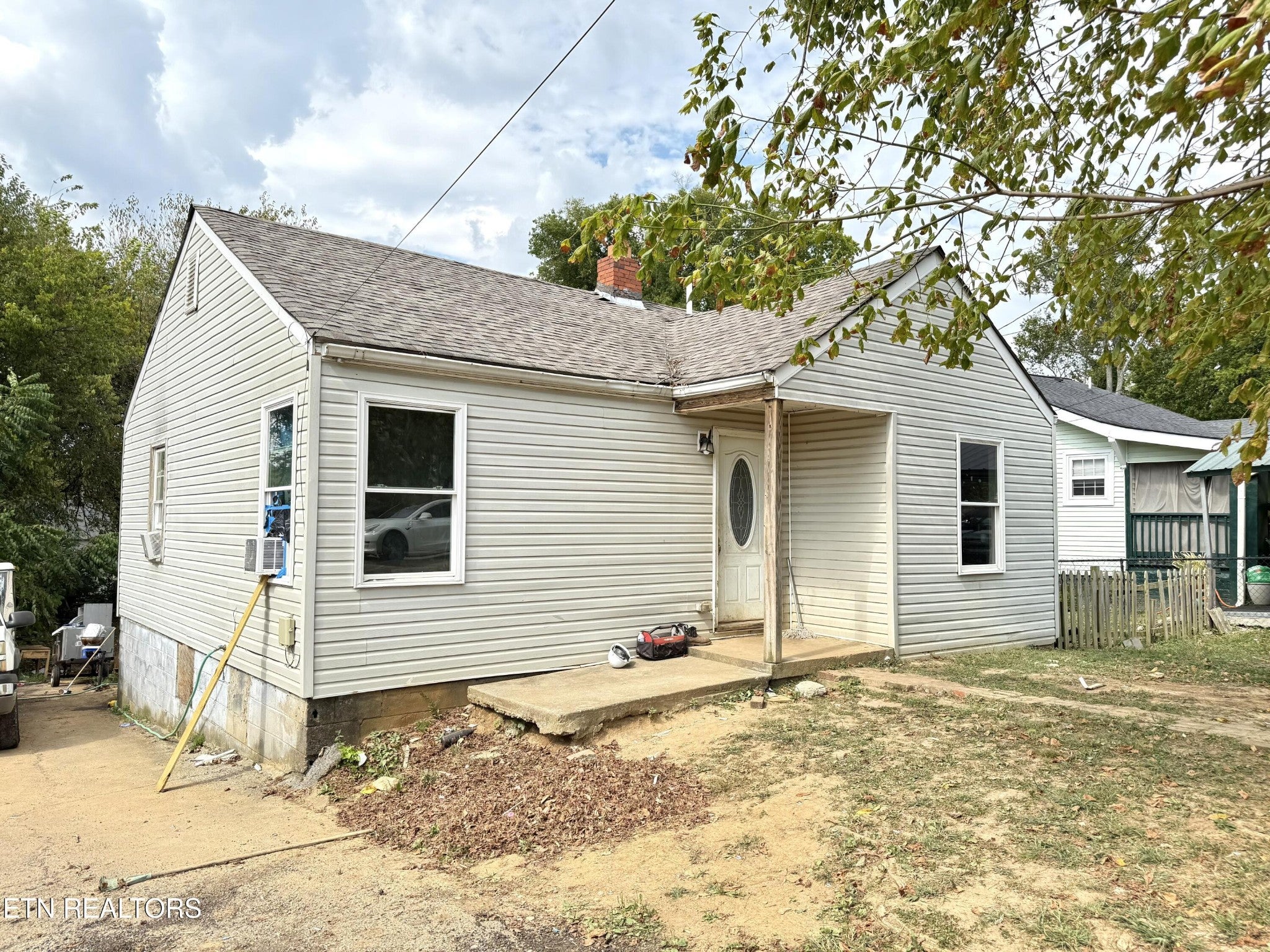 3229 Shields Ave