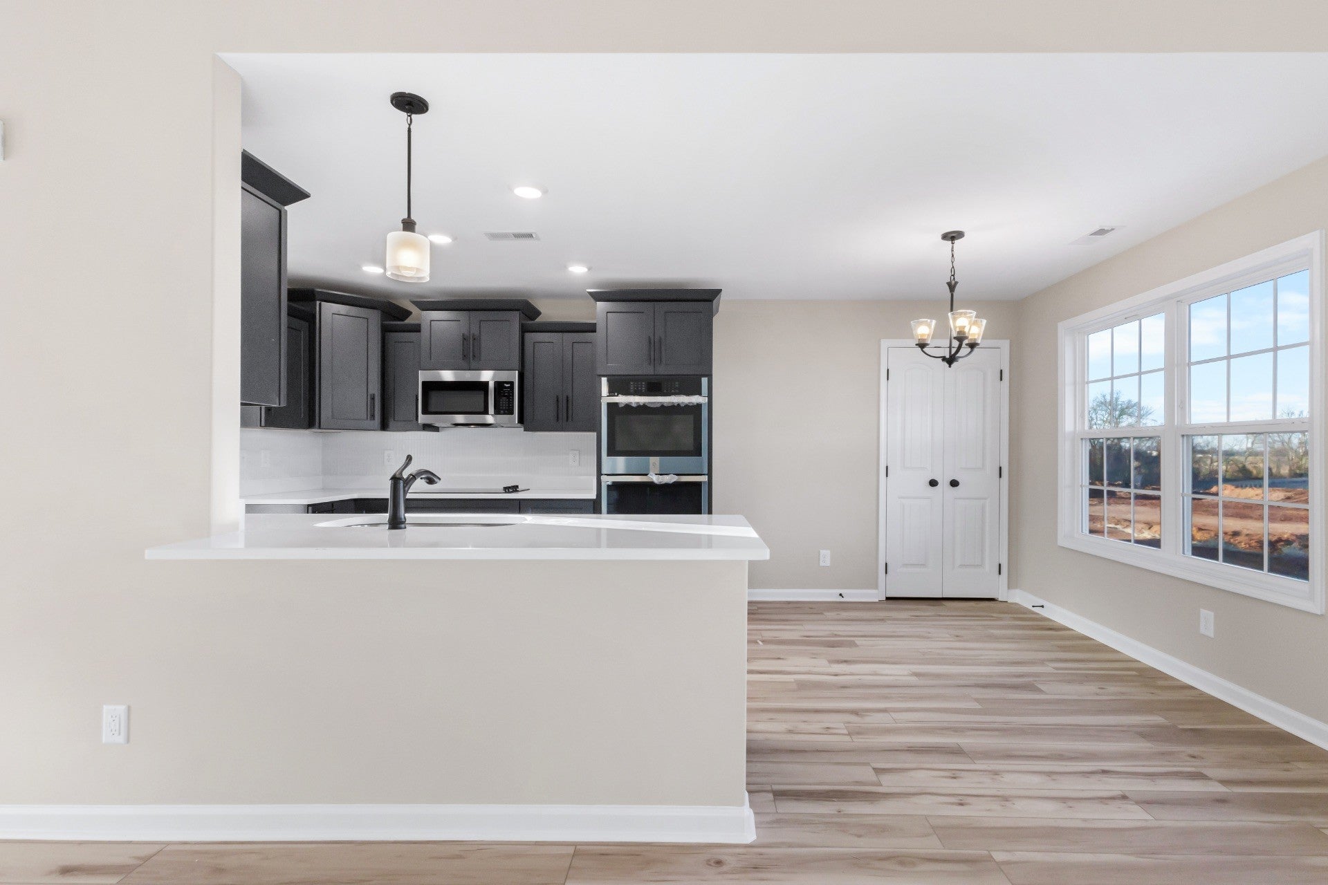 1194 Gardenia Ln