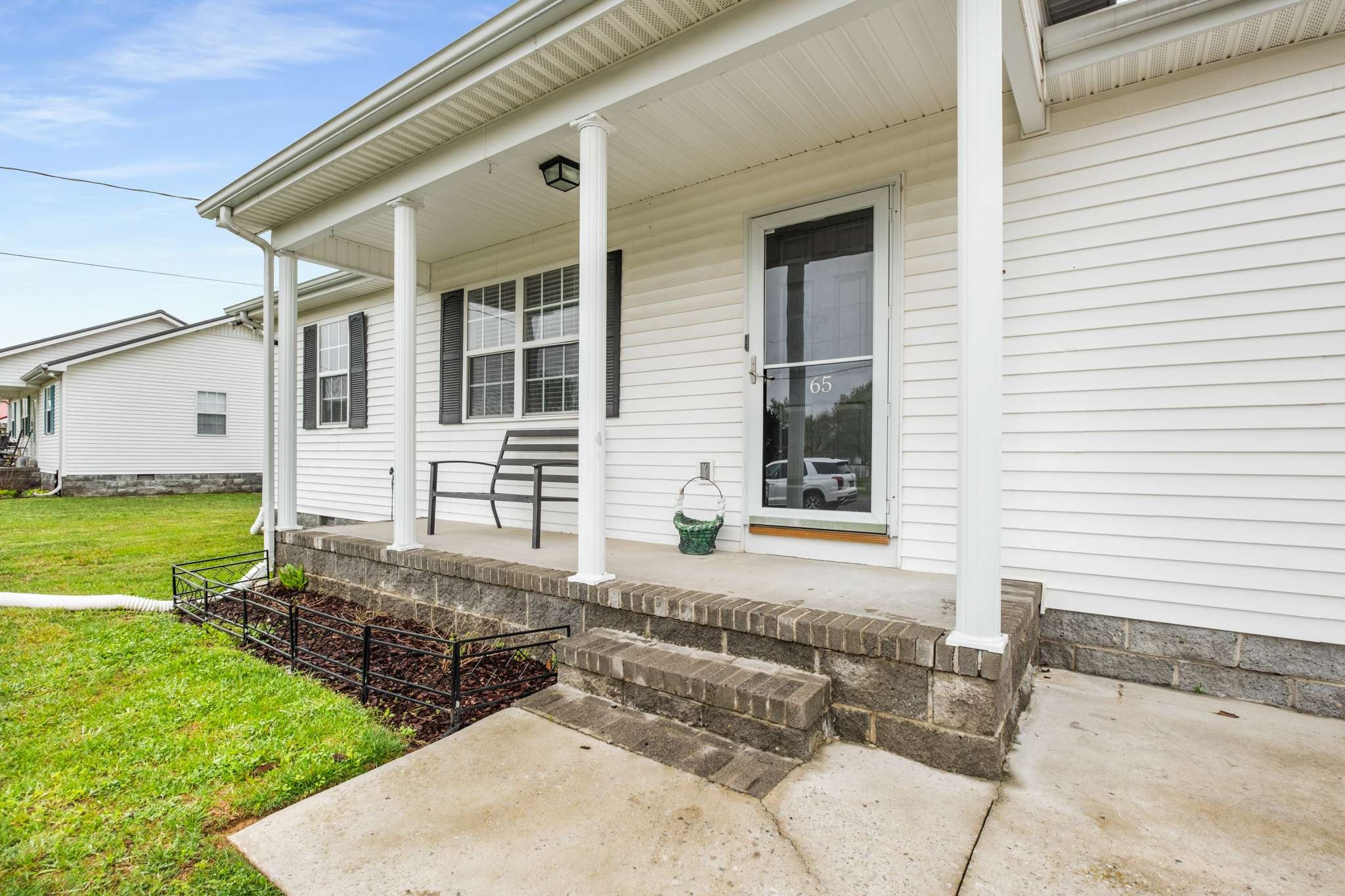 65 Woods Edge Ct