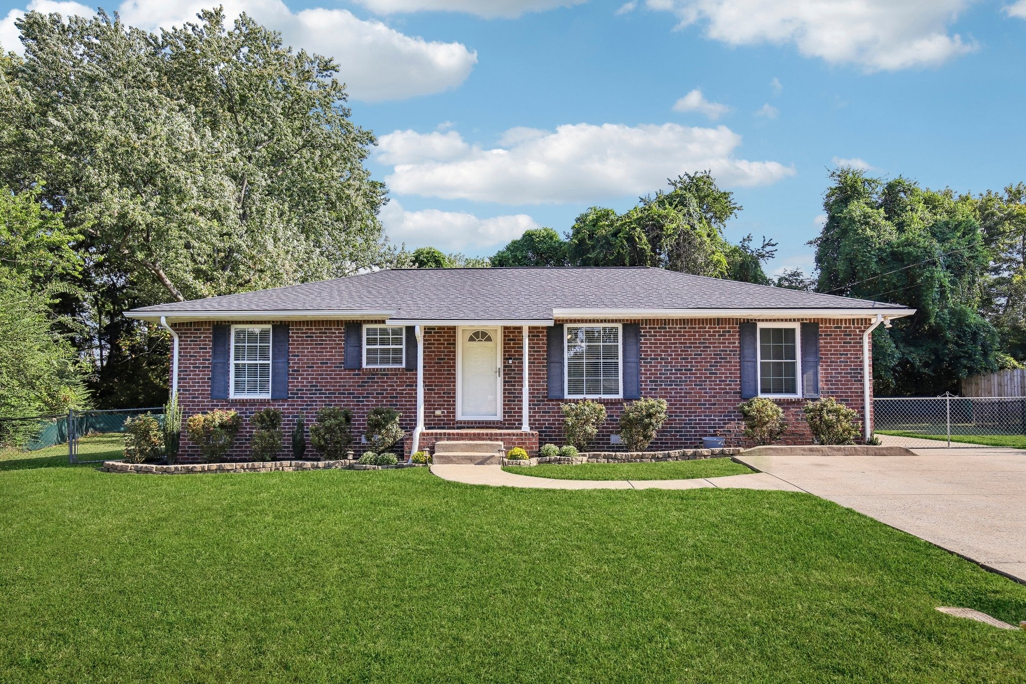 3-bed listing at 419 Harwell Ct, Hermitage