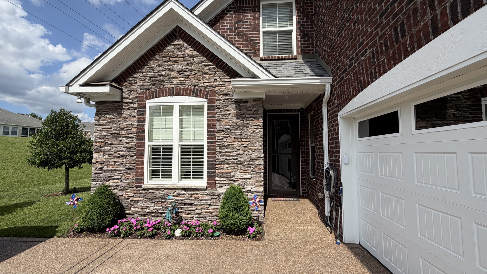 1010 Larkwood Dr