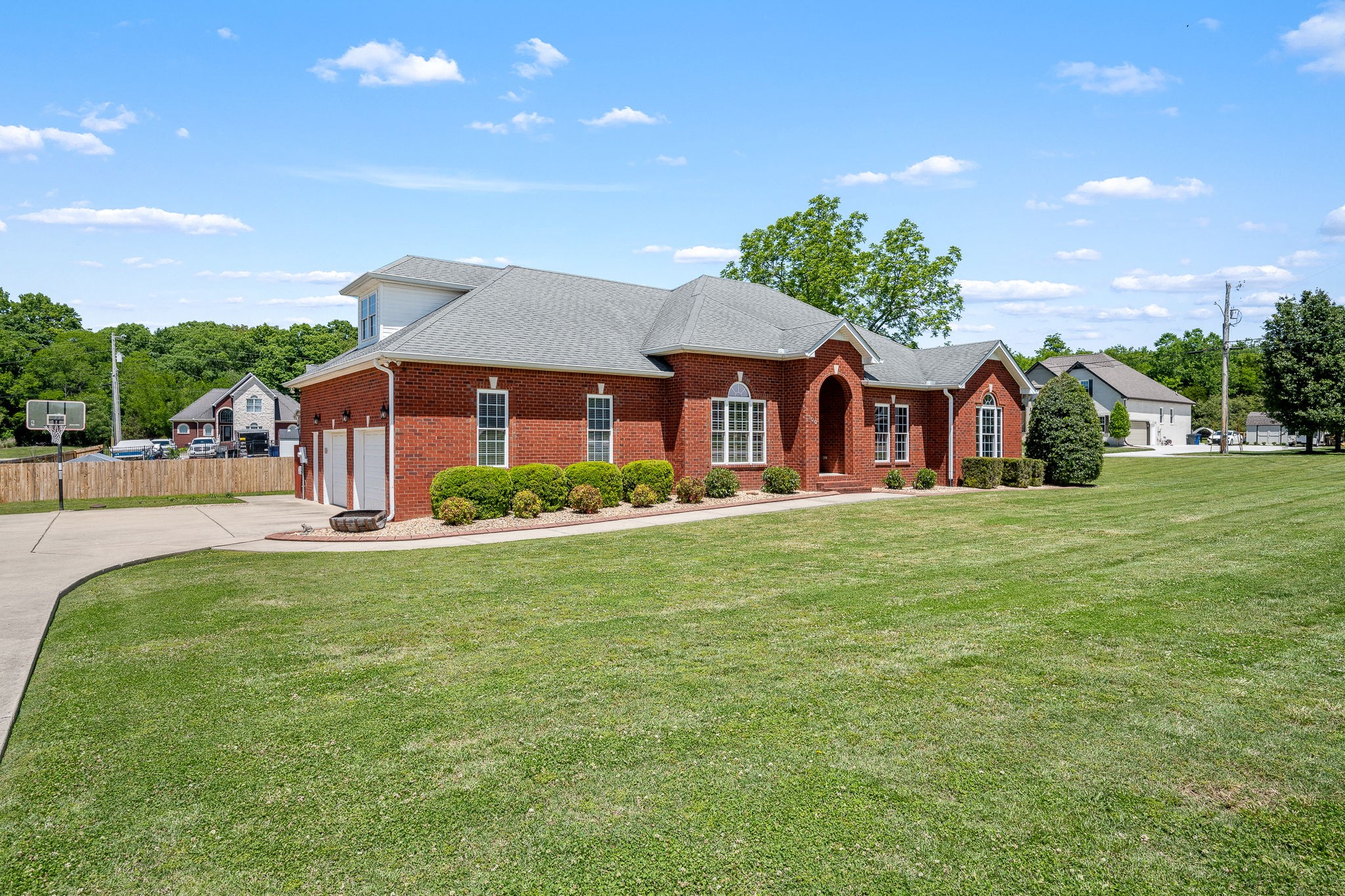 100 Canary Ln