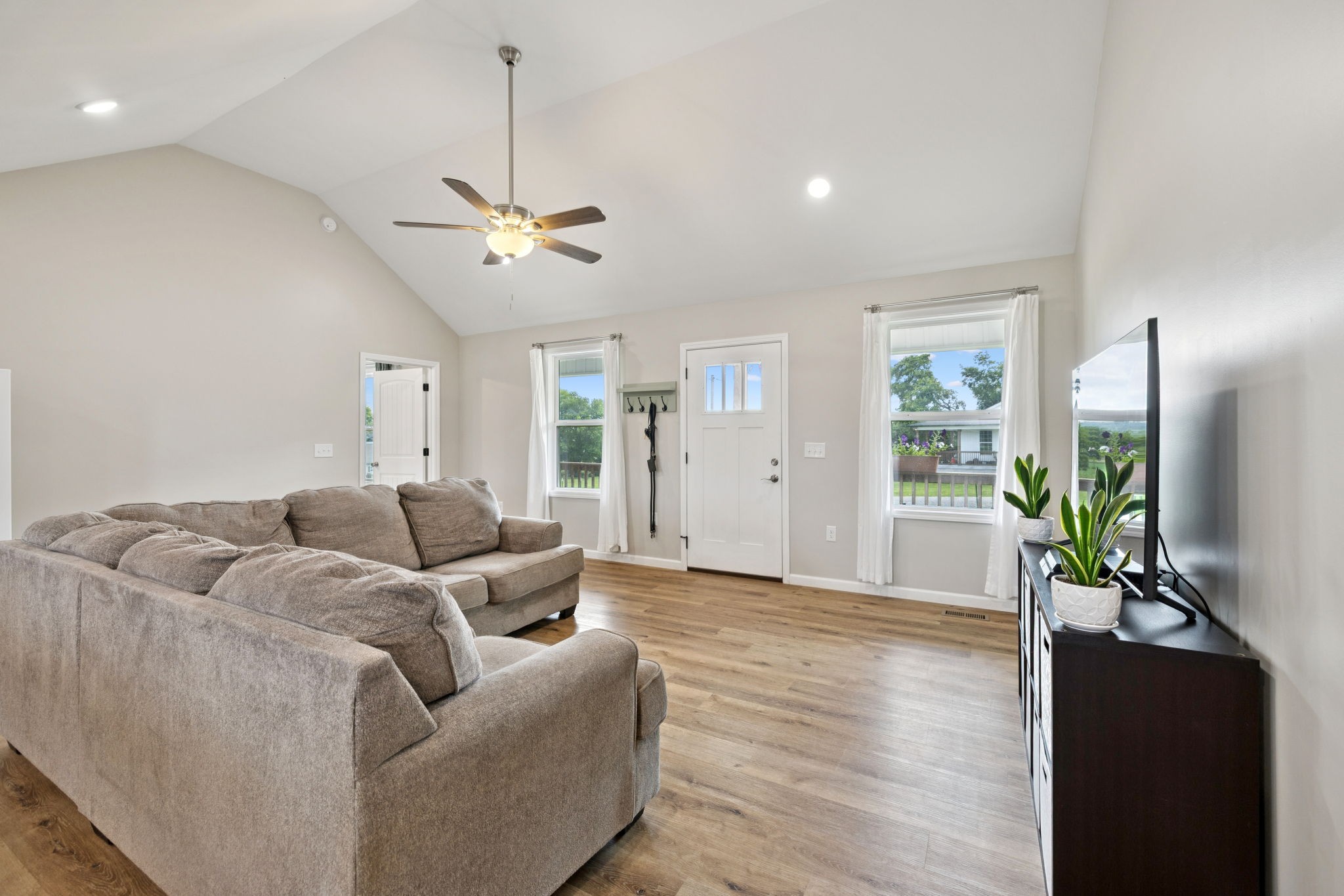 Cornersville, Tennessee 37047, United States, 3 Bedrooms Bedrooms, ,2 BathroomsBathrooms,Residential,Active,160783