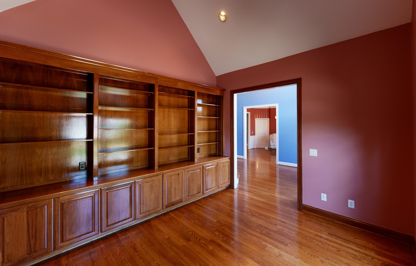 5215 Country Club Dr