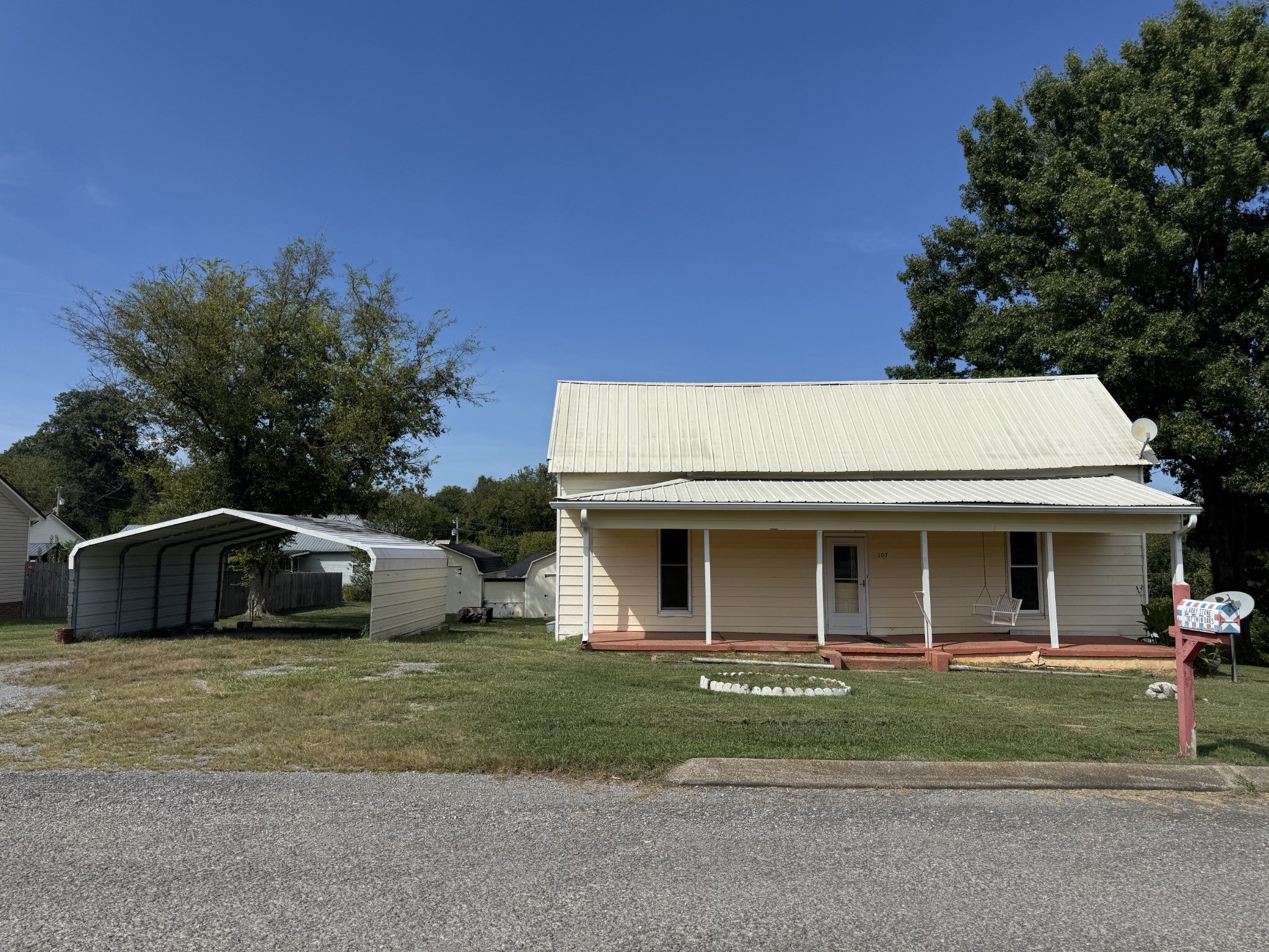 107 Twin Oaks Dr