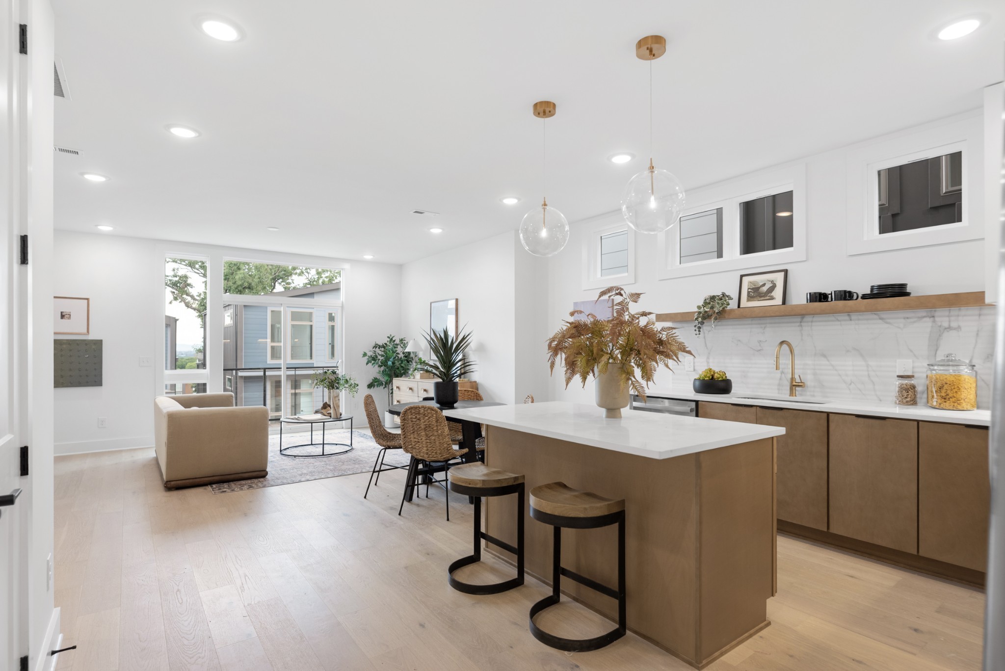 3021 Edwin Cir
