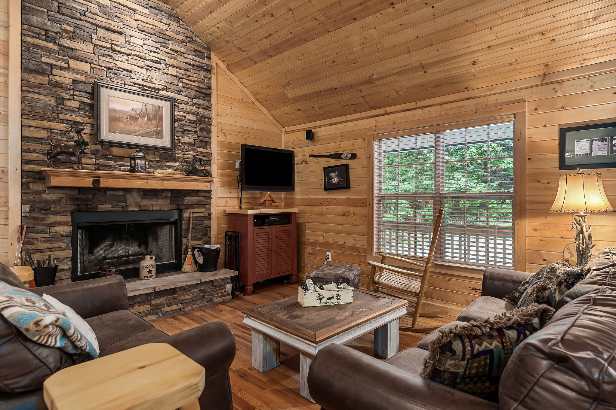 375 Lakeside Dr