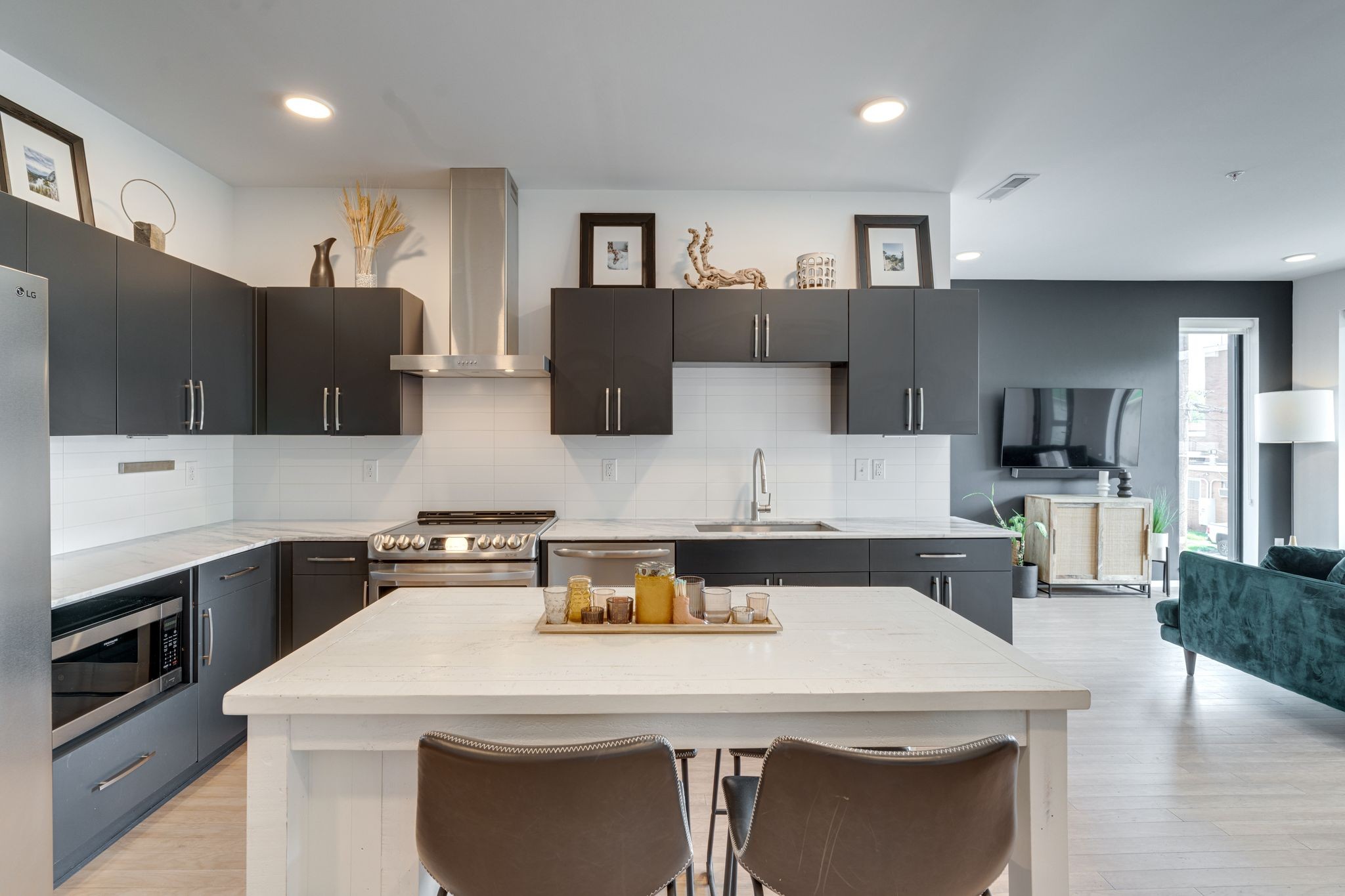 806 Olympic St 201