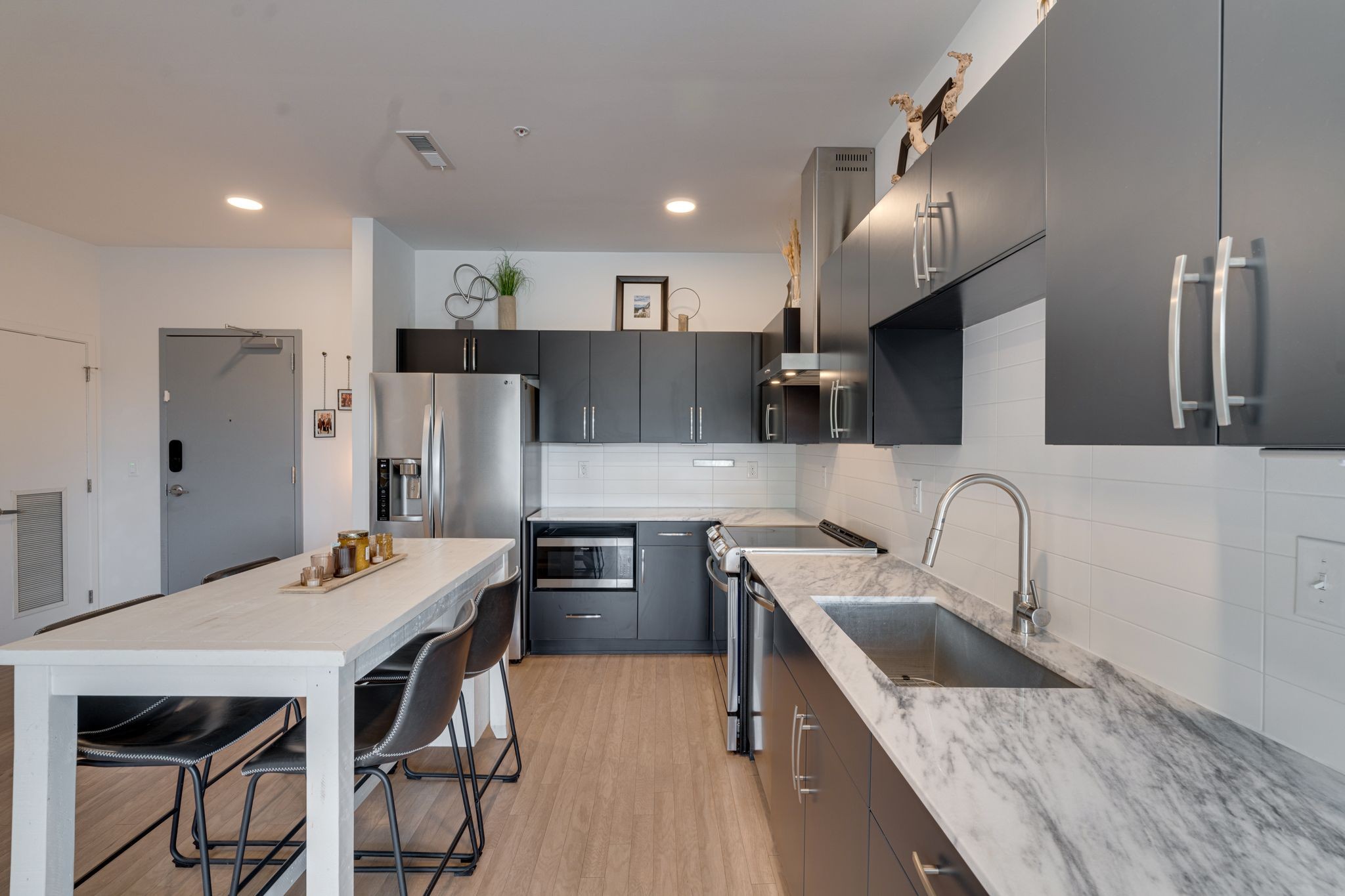 806 Olympic St 201