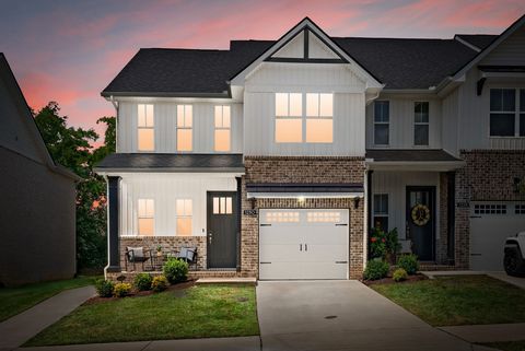 1230 Hayloft Pl Gallatin TN 37066