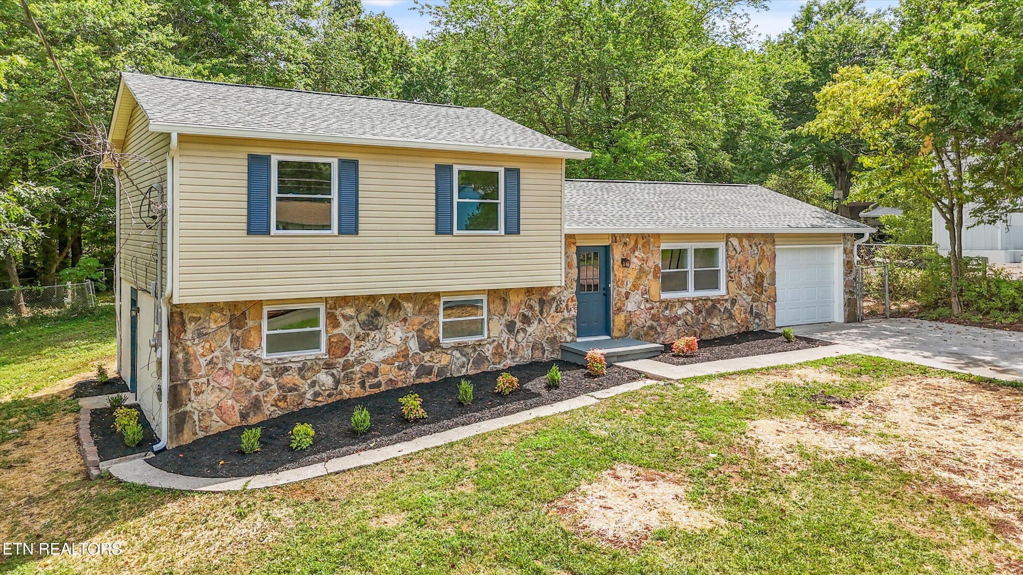 5812 Rockwood Lane