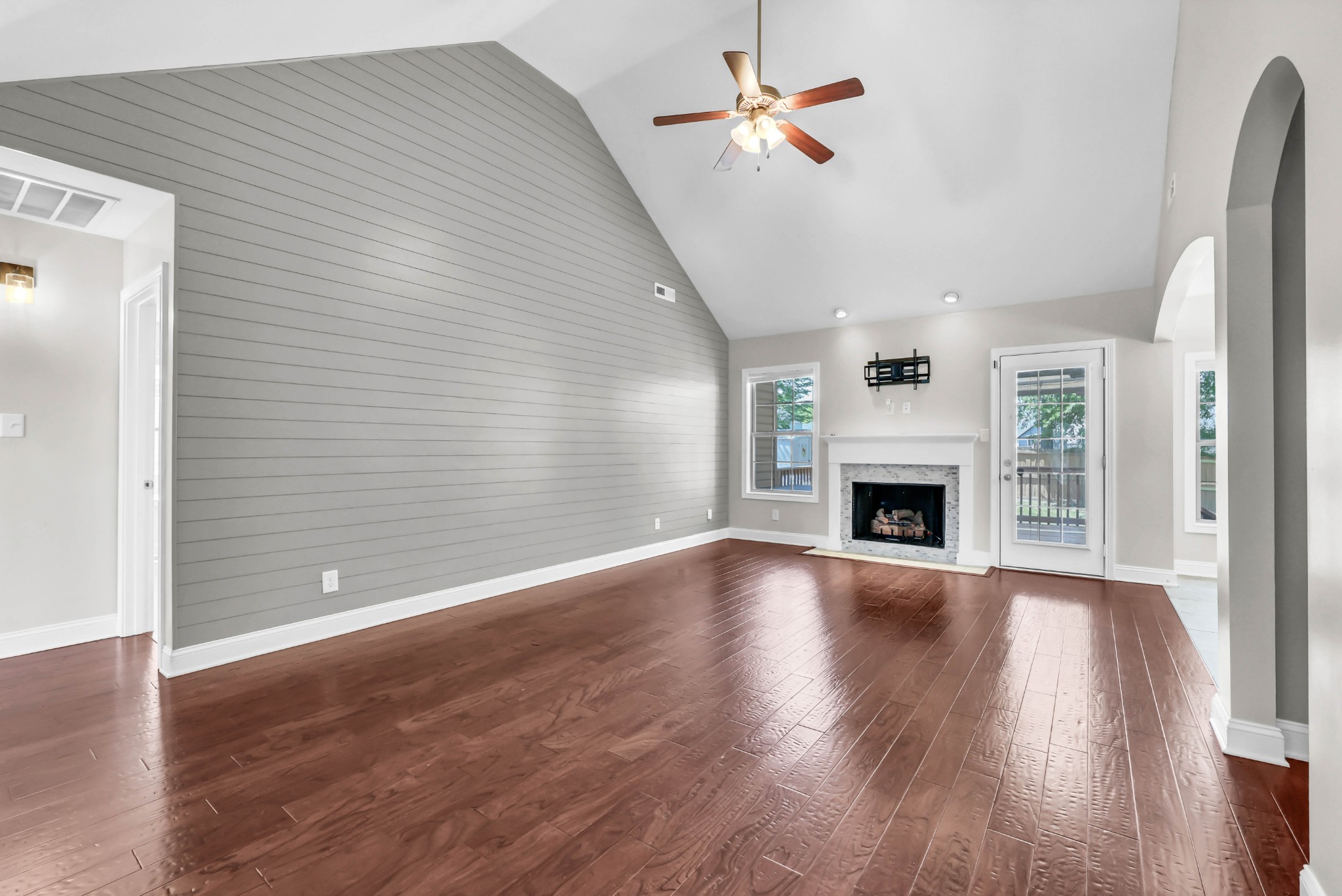 1933 Jackie Lorraine Dr