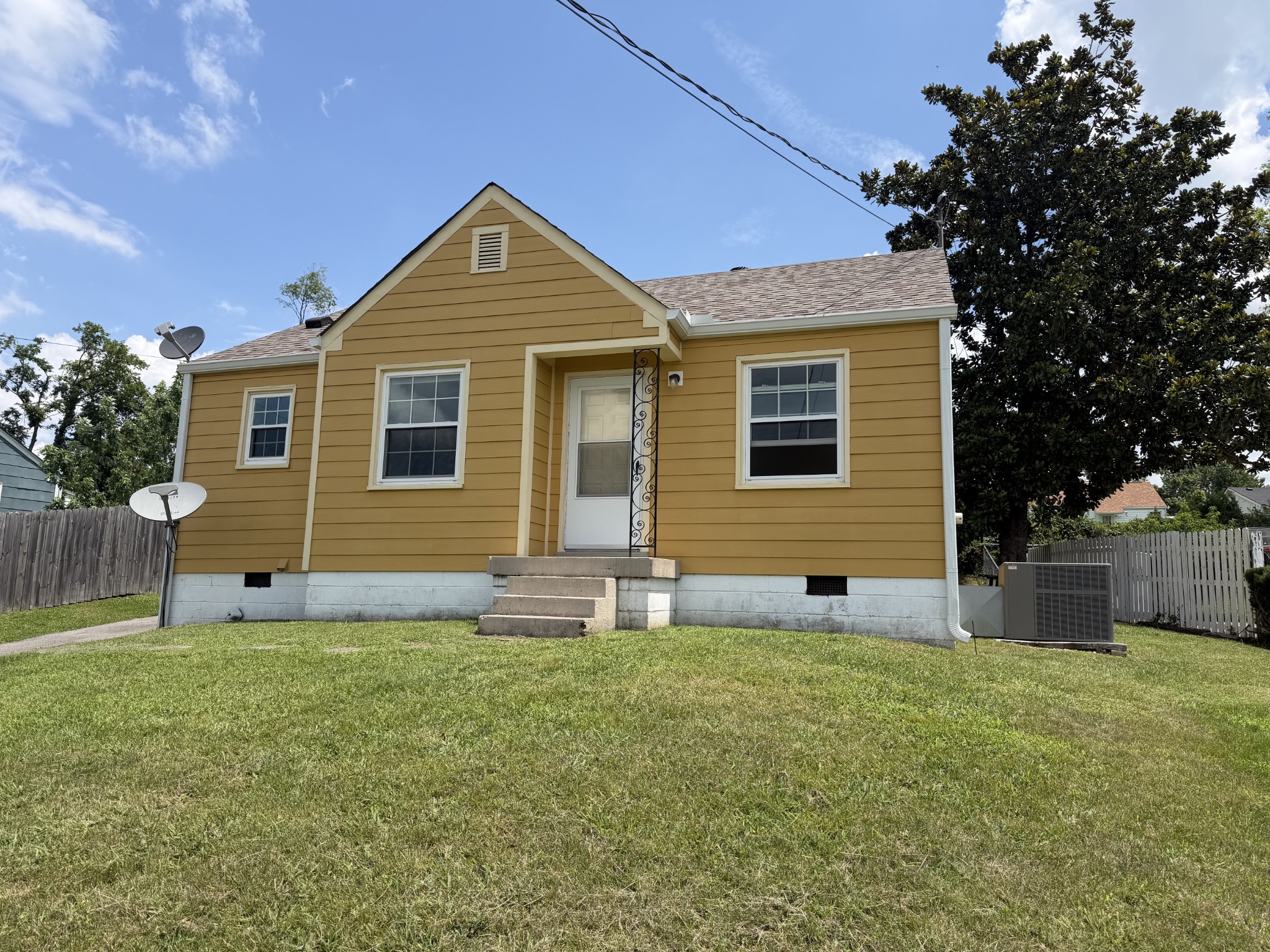2-bed home for sale in Nashville, TN 37214, 2214 Maplecrest Dr 2214 Maplecrest Dr, Nashville TN 37214 2-bed home, photo 1 of 10