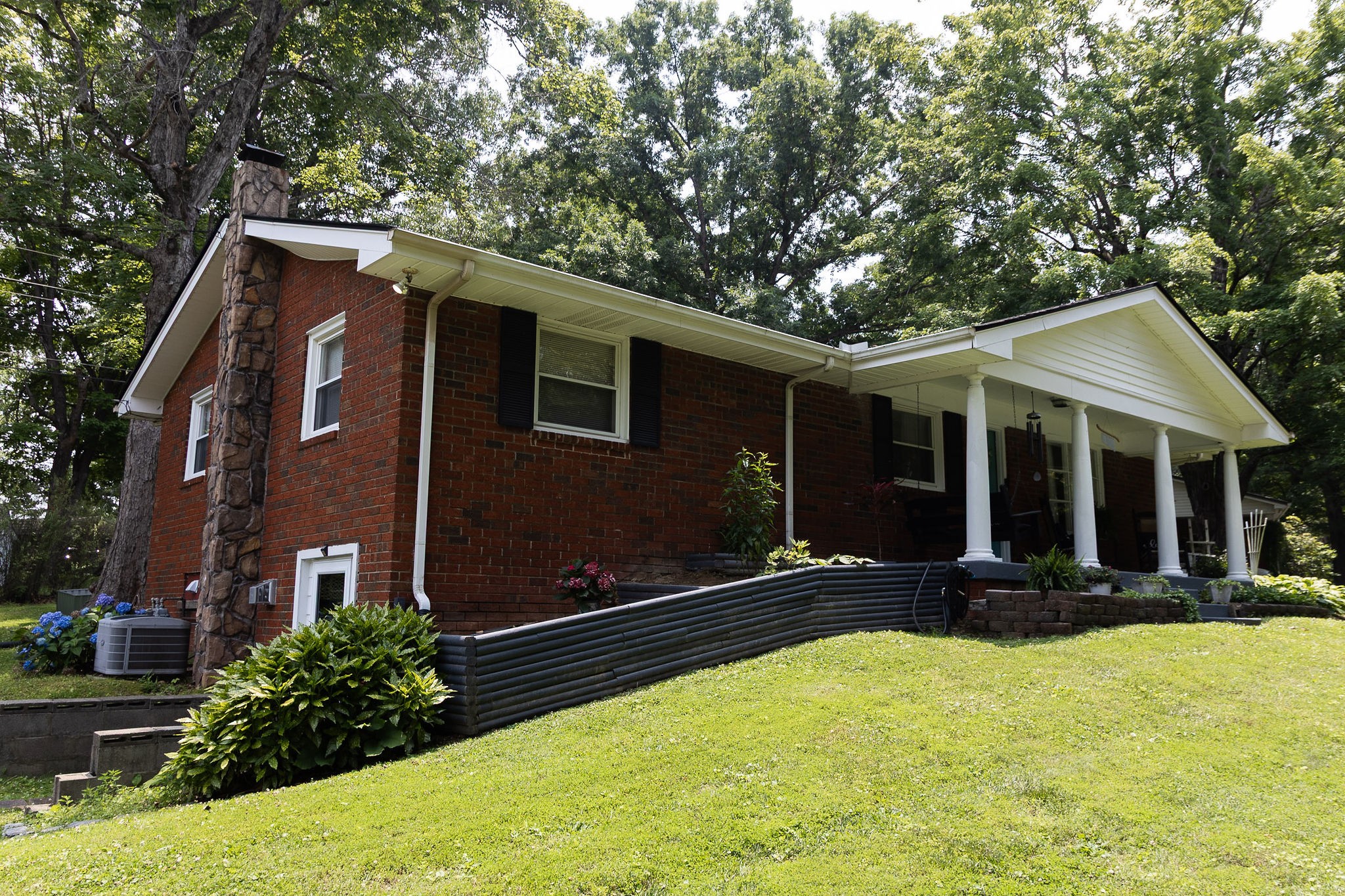 203 Grandview Dr