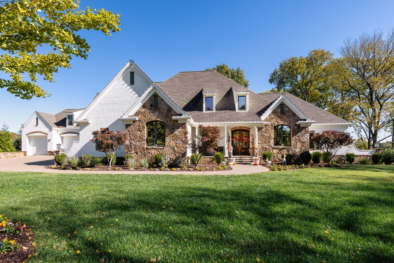 1702 Old Hillsboro Rd