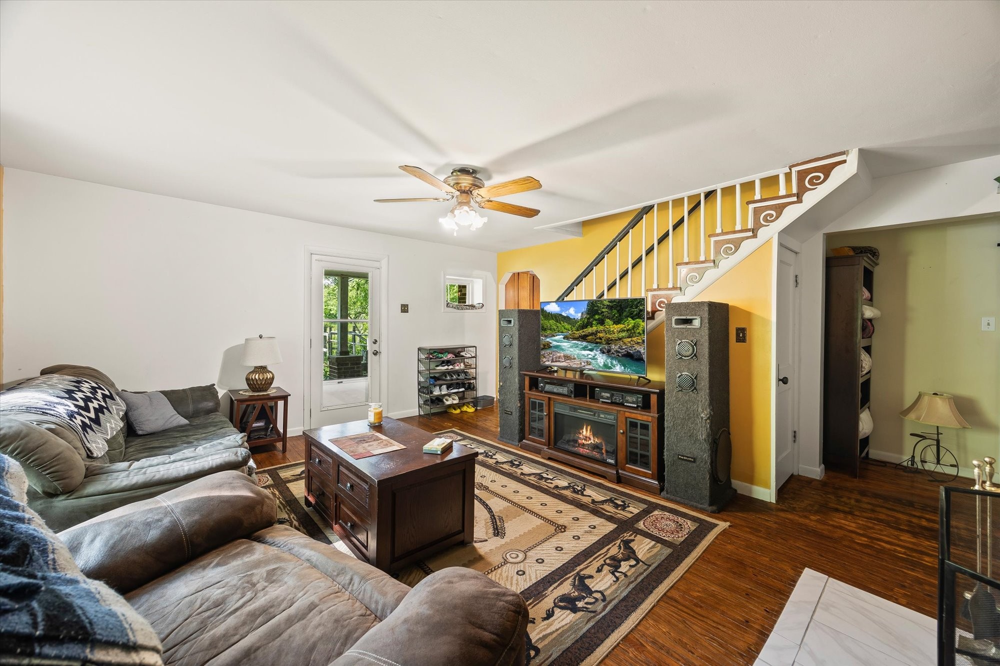 747 Hunting Creek Rd