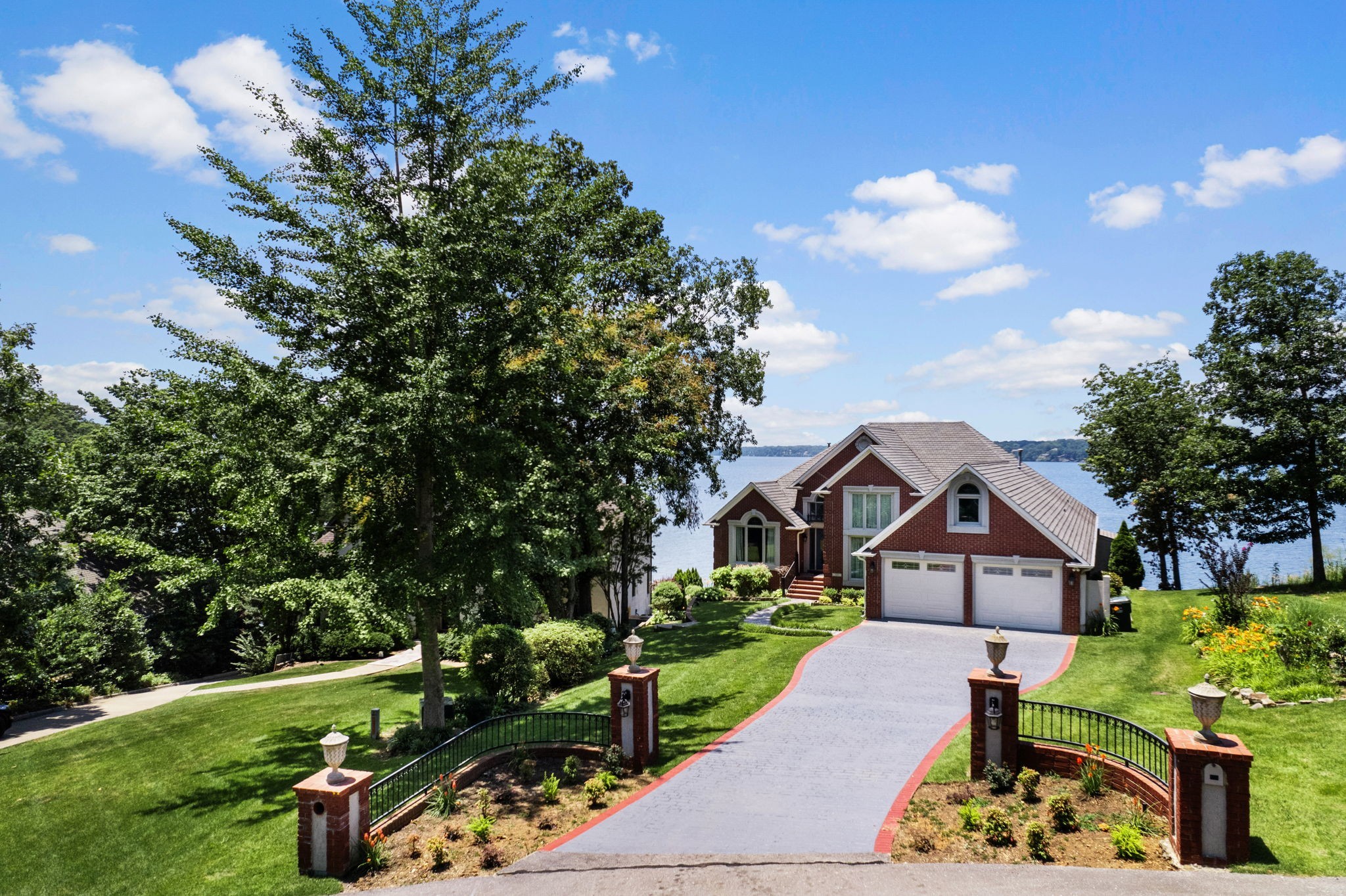 521 Wilson Lake Dr