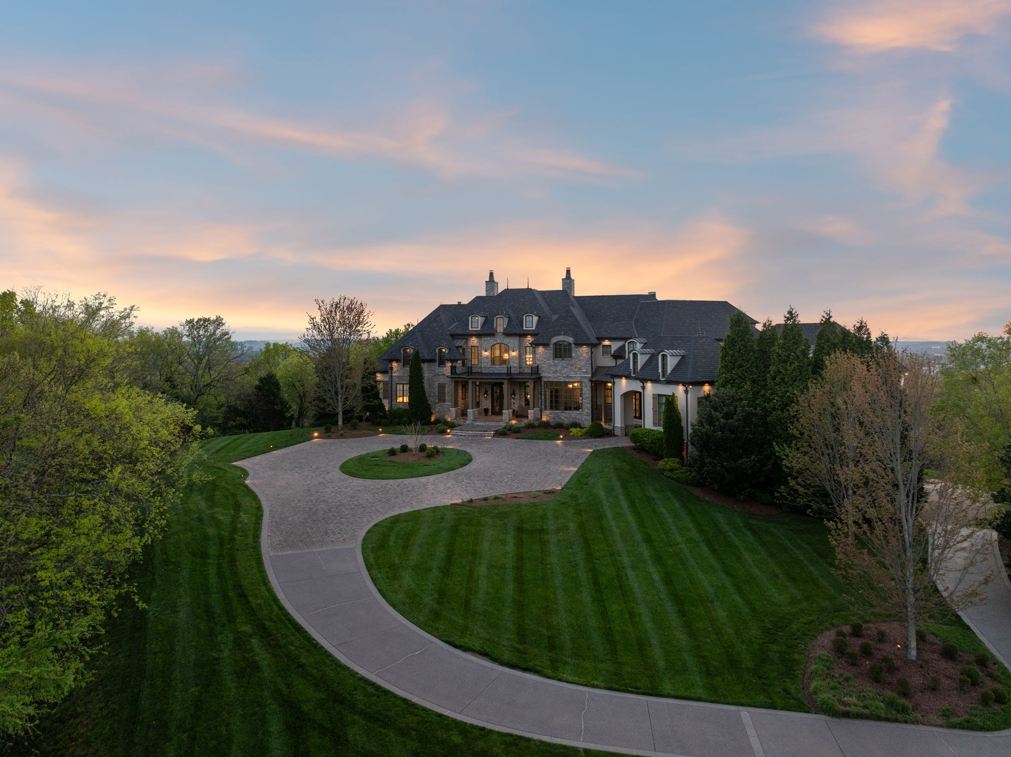 513 King Richards Ct