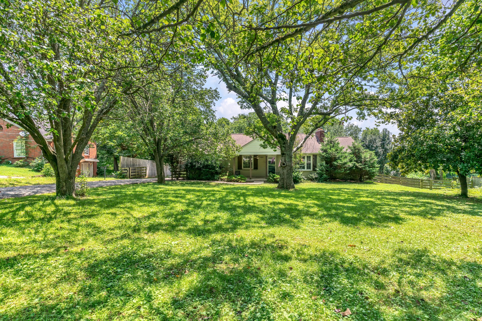918 S Dickerson Rd