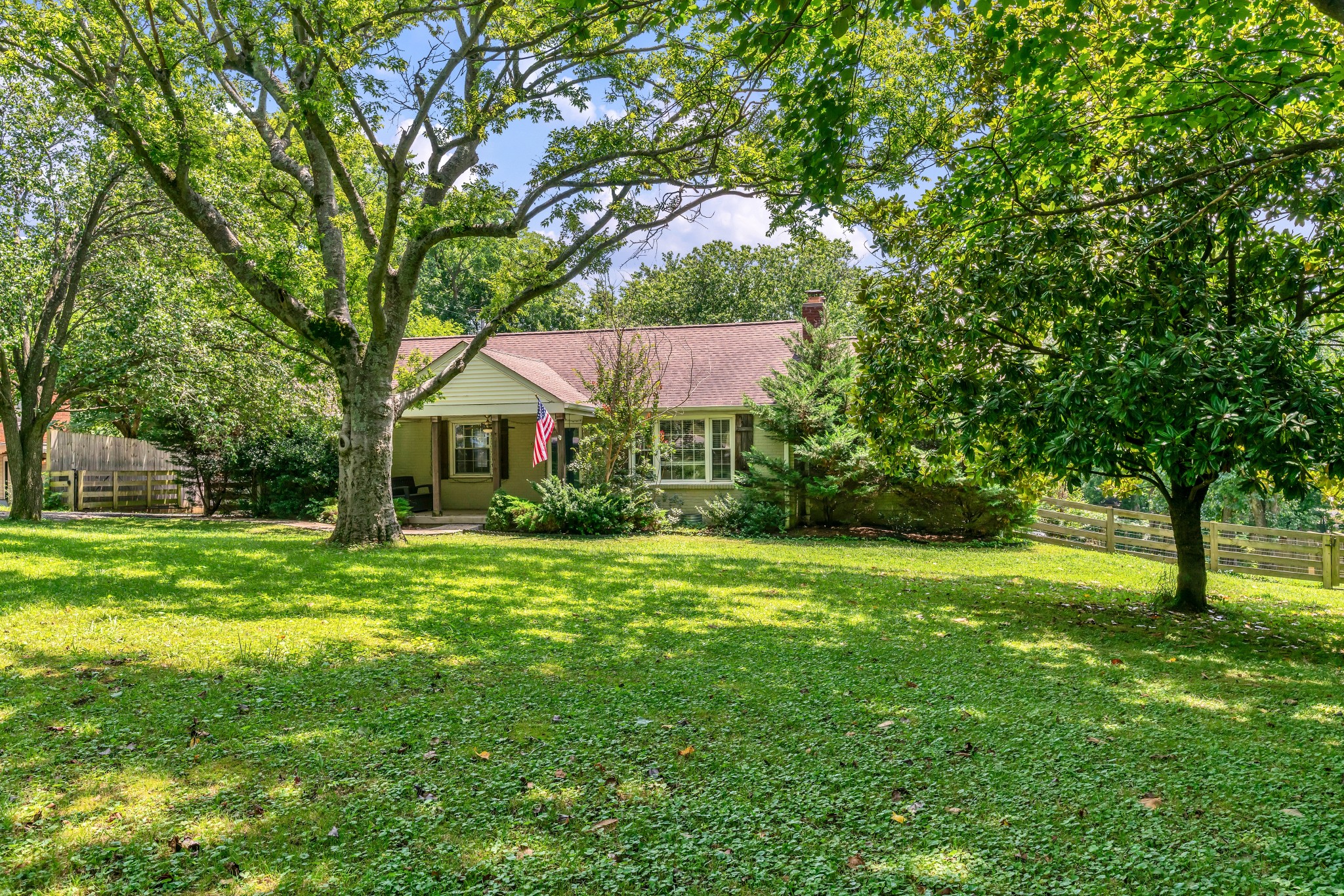 918 S Dickerson Rd