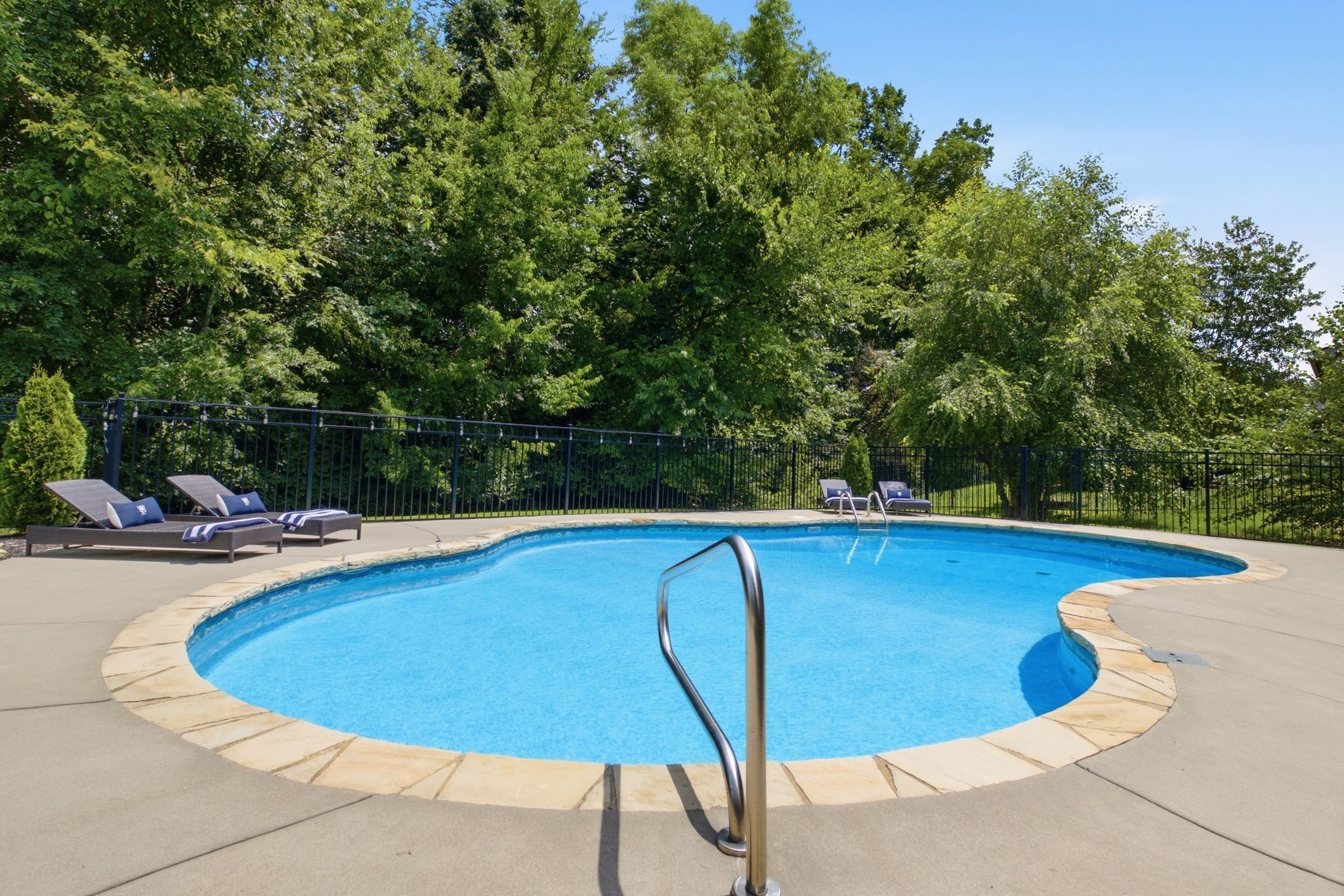 1600 Glenellen Way