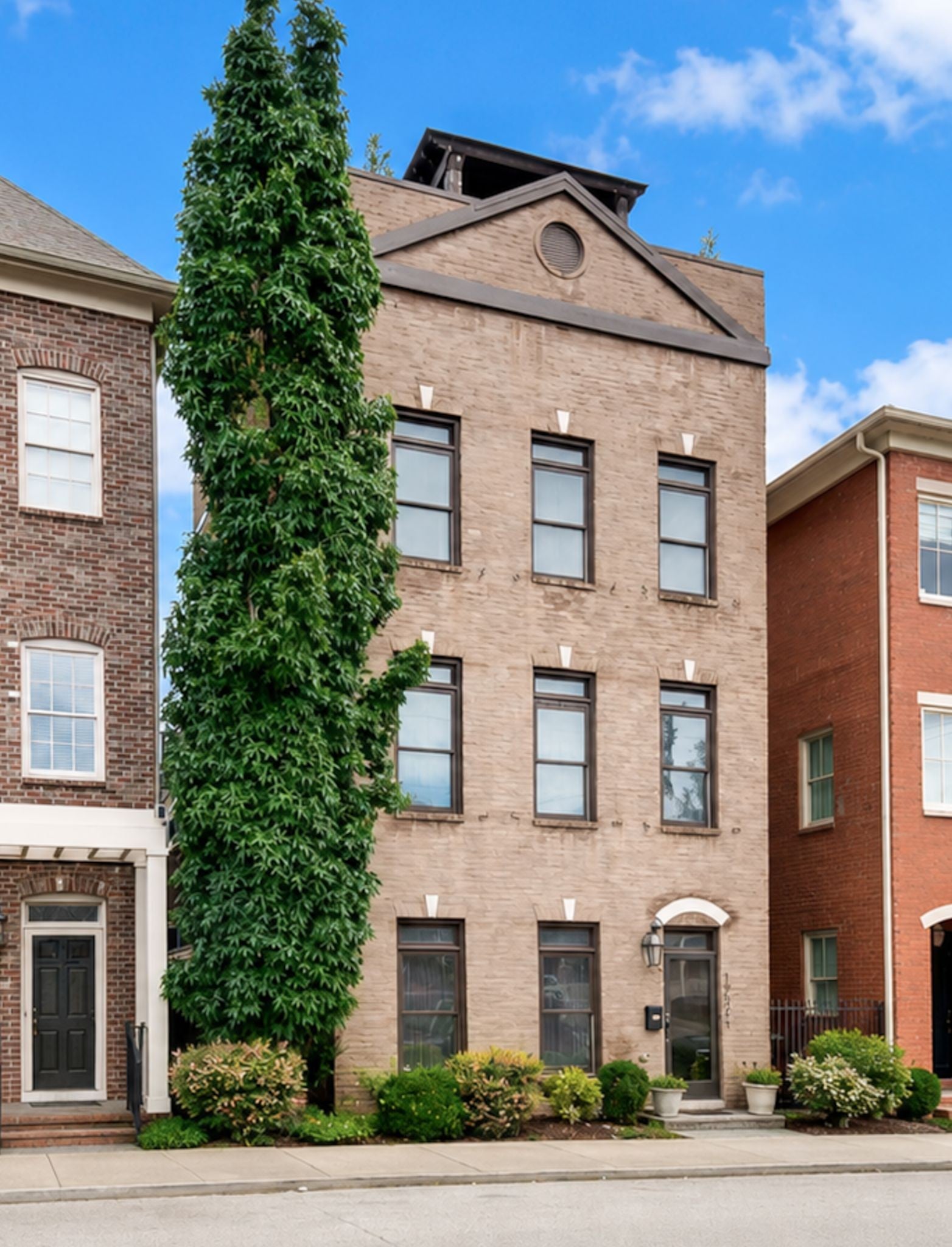 3.0-bed rental at 1702a 5th Ave N