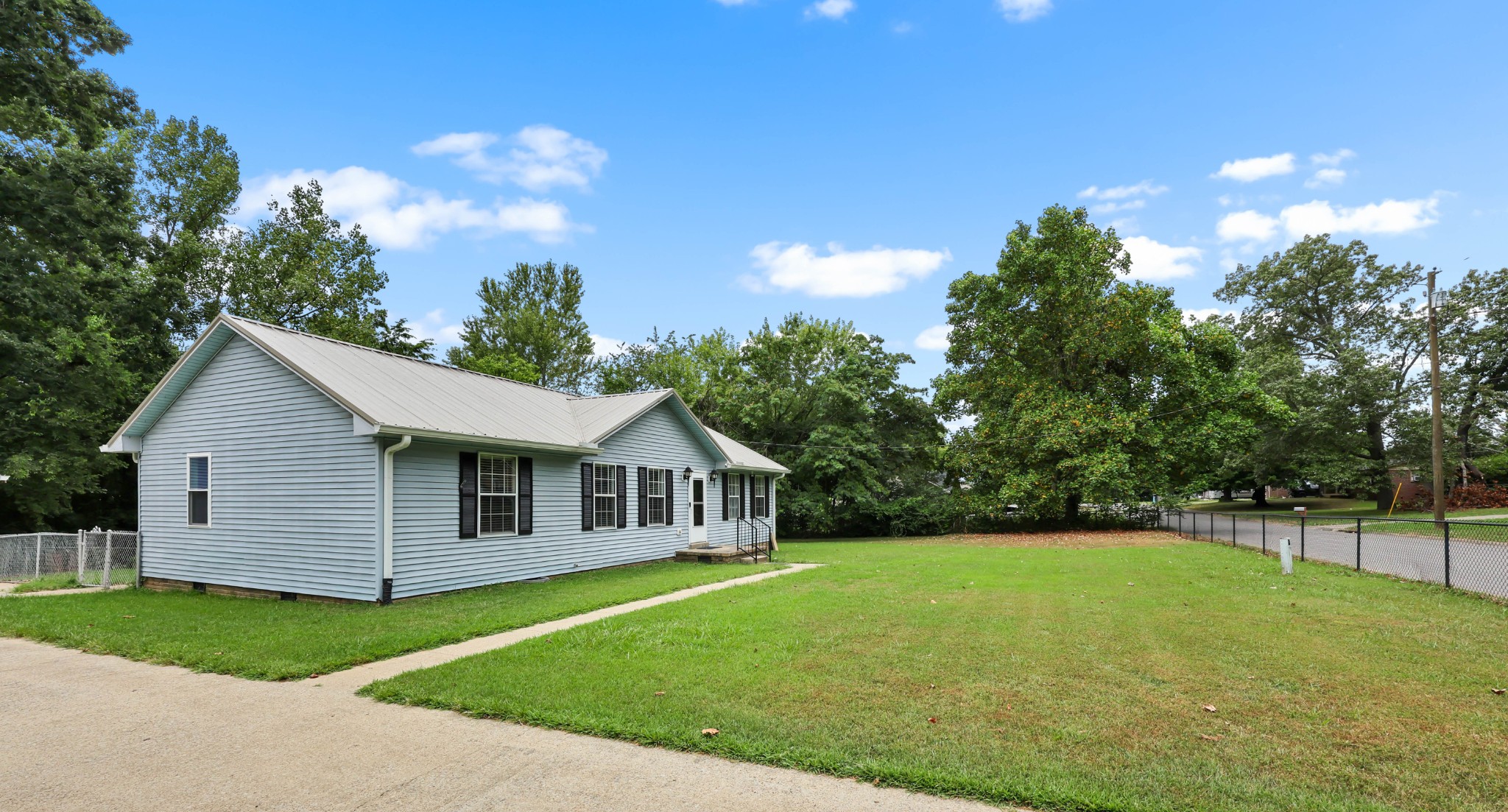 148 Lexington Dr