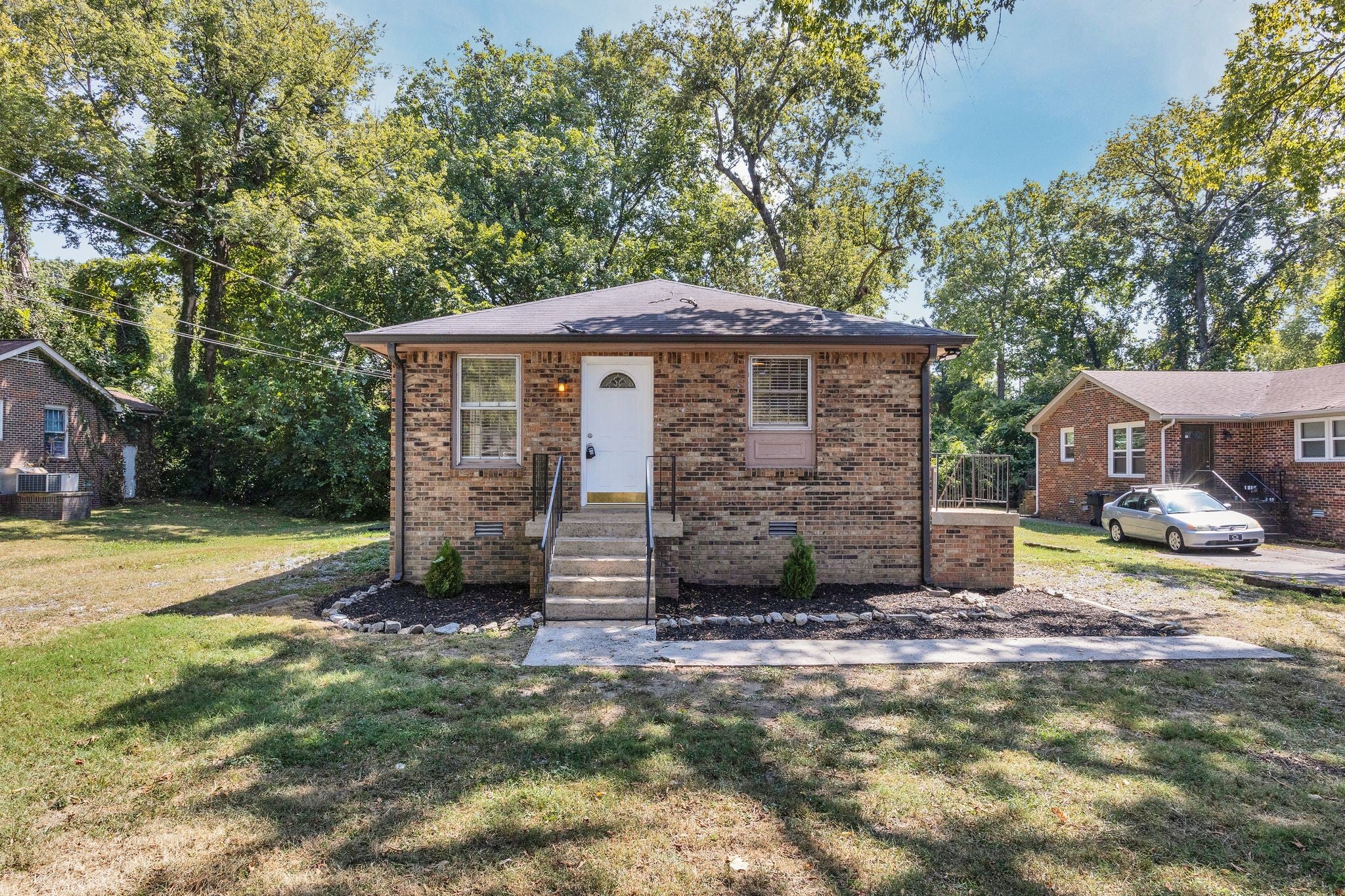 3108 Lealand Ln