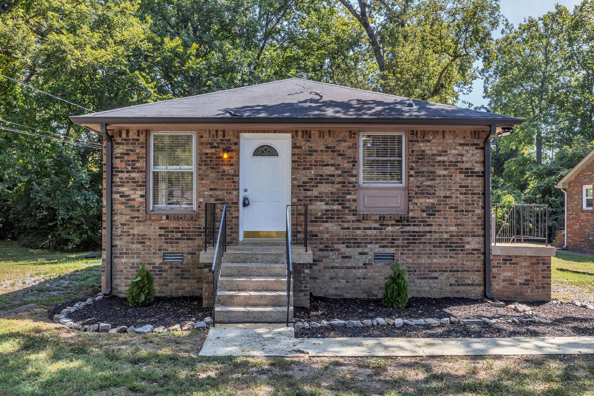 3108 Lealand Ln