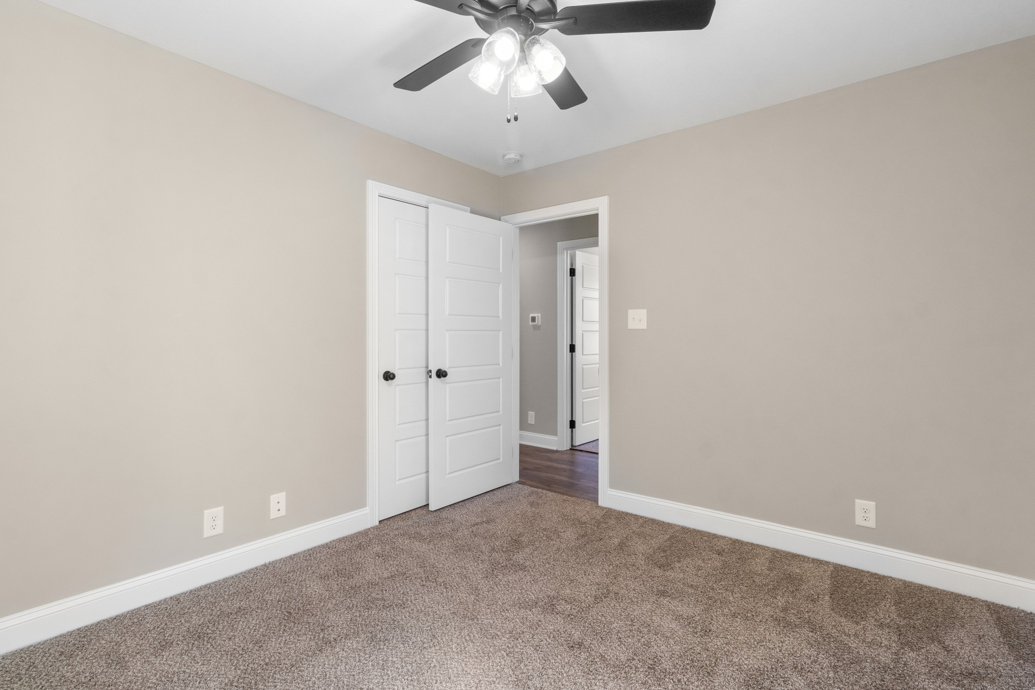 Clarksville, Tennessee 37043, United States, 4 Bedrooms Bedrooms, ,3 BathroomsBathrooms,Residential,Pending,62820