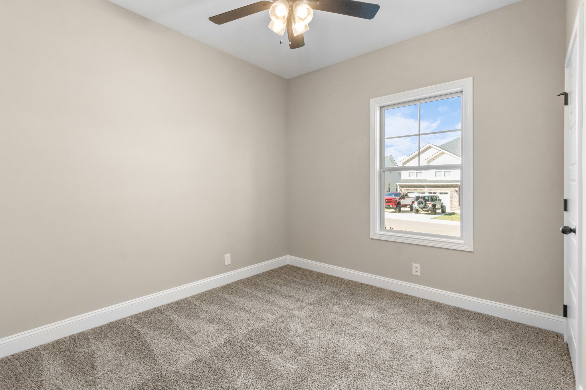 Clarksville, Tennessee 37043, United States, 4 Bedrooms Bedrooms, ,3 BathroomsBathrooms,Residential,Pending,62820