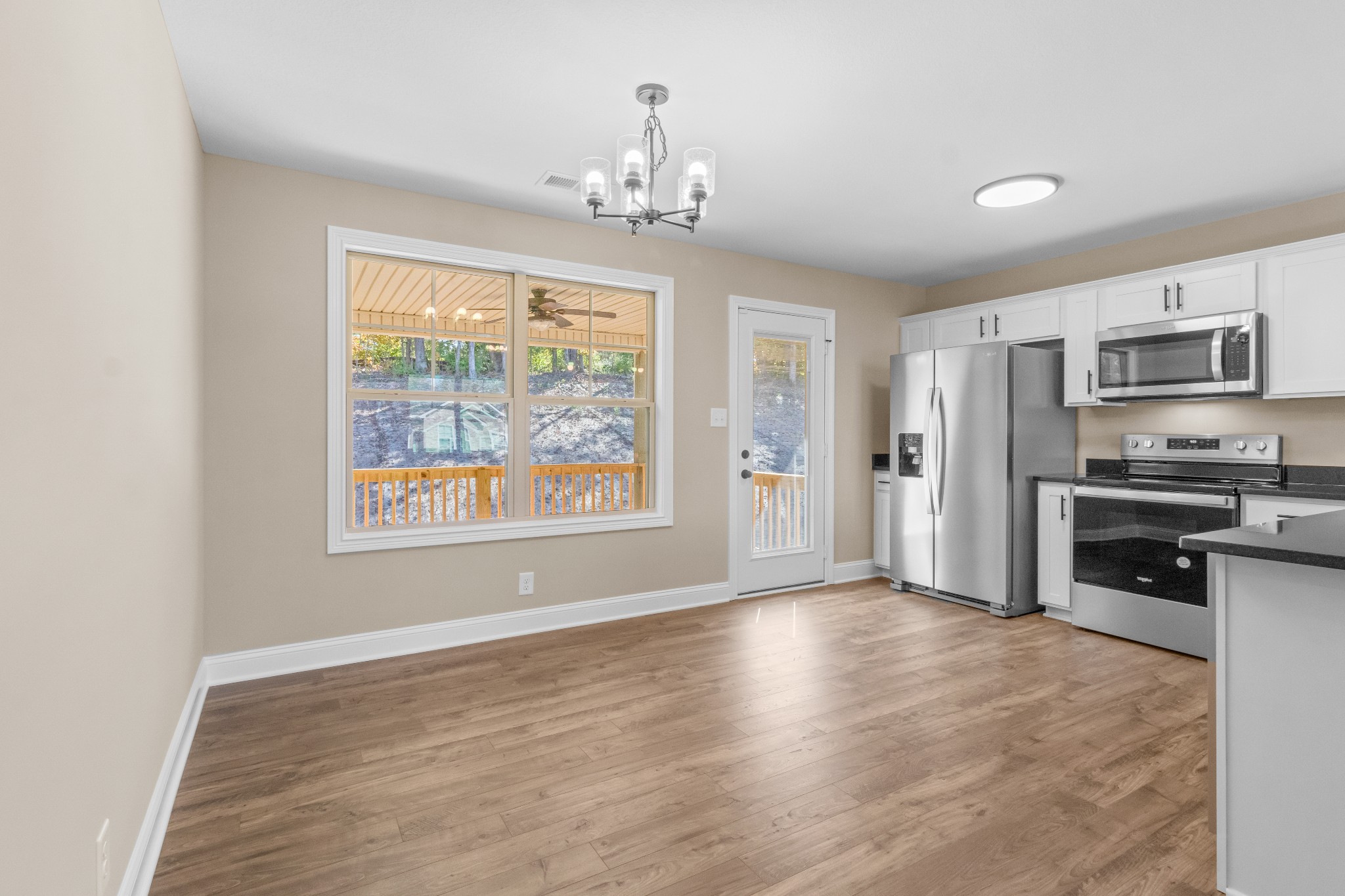 Clarksville, Tennessee 37043, United States, 4 Bedrooms Bedrooms, ,3 BathroomsBathrooms,Residential,Pending,62820