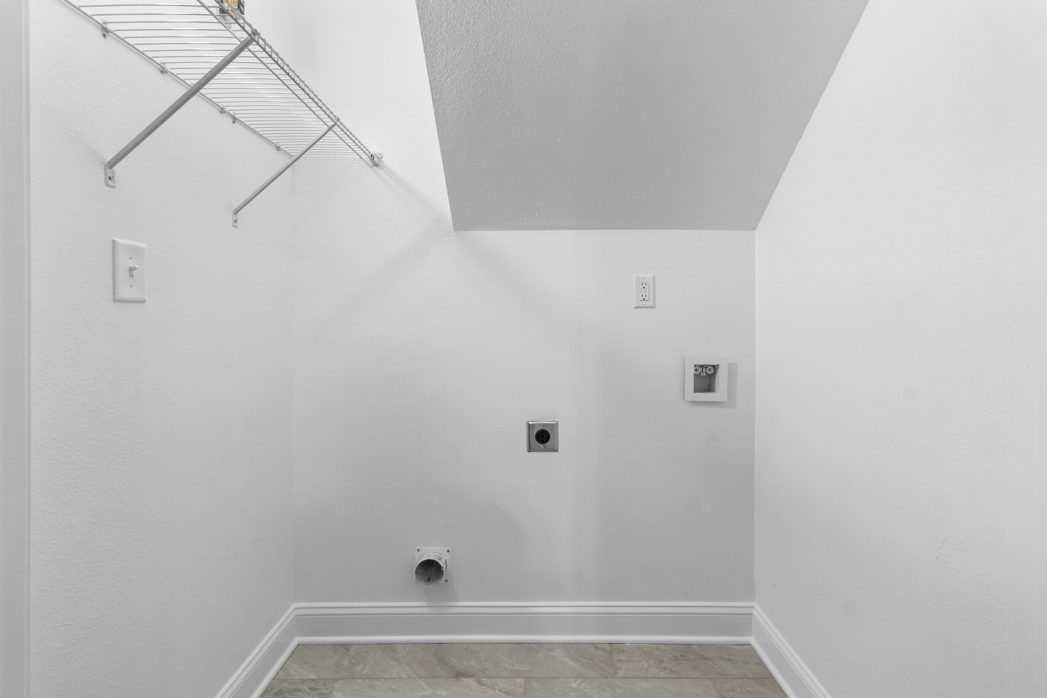 Clarksville, Tennessee 37043, United States, 4 Bedrooms Bedrooms, ,3 BathroomsBathrooms,Residential,Pending,62820