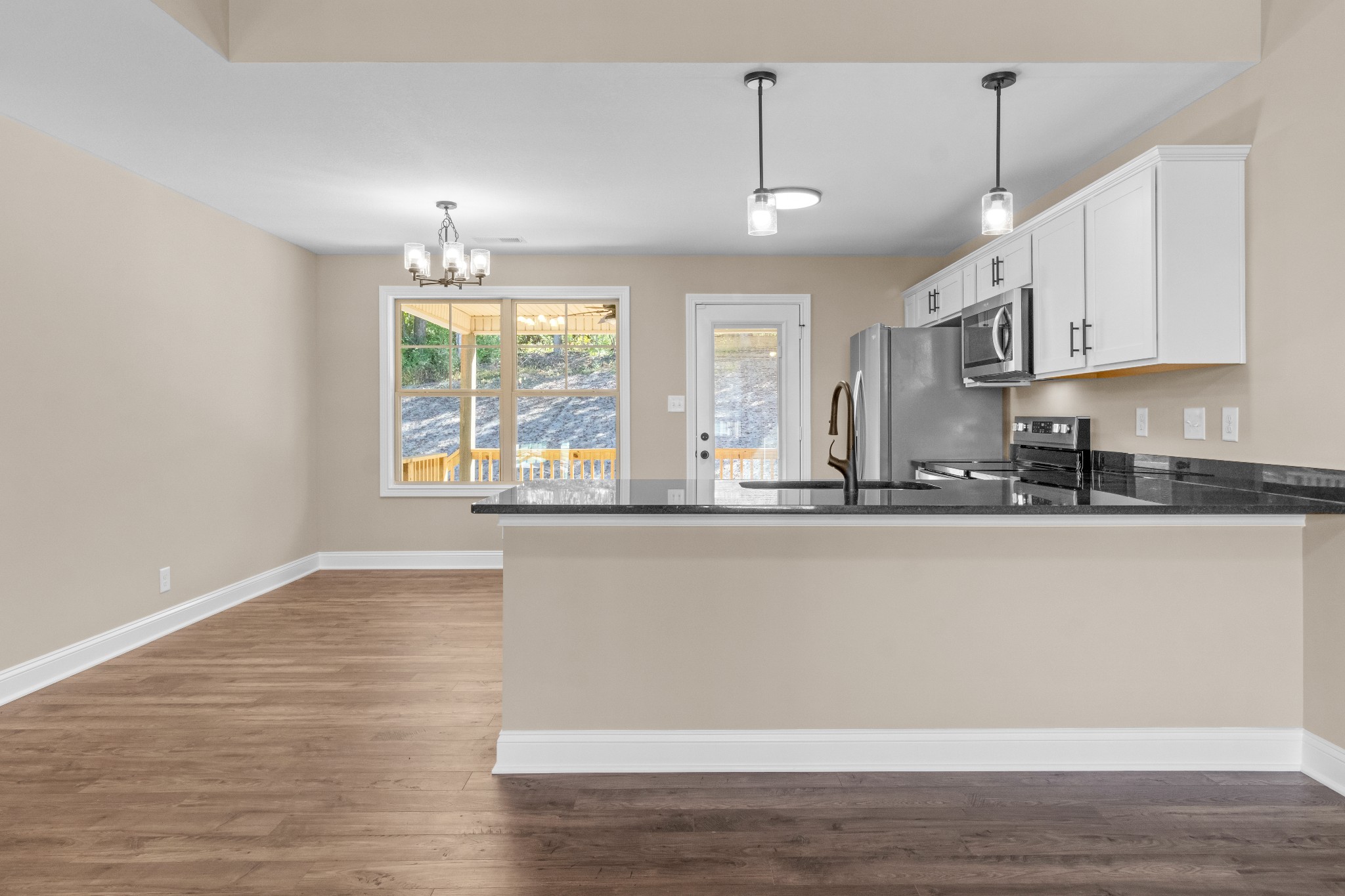 Clarksville, Tennessee 37043, United States, 4 Bedrooms Bedrooms, ,3 BathroomsBathrooms,Residential,Pending,62820