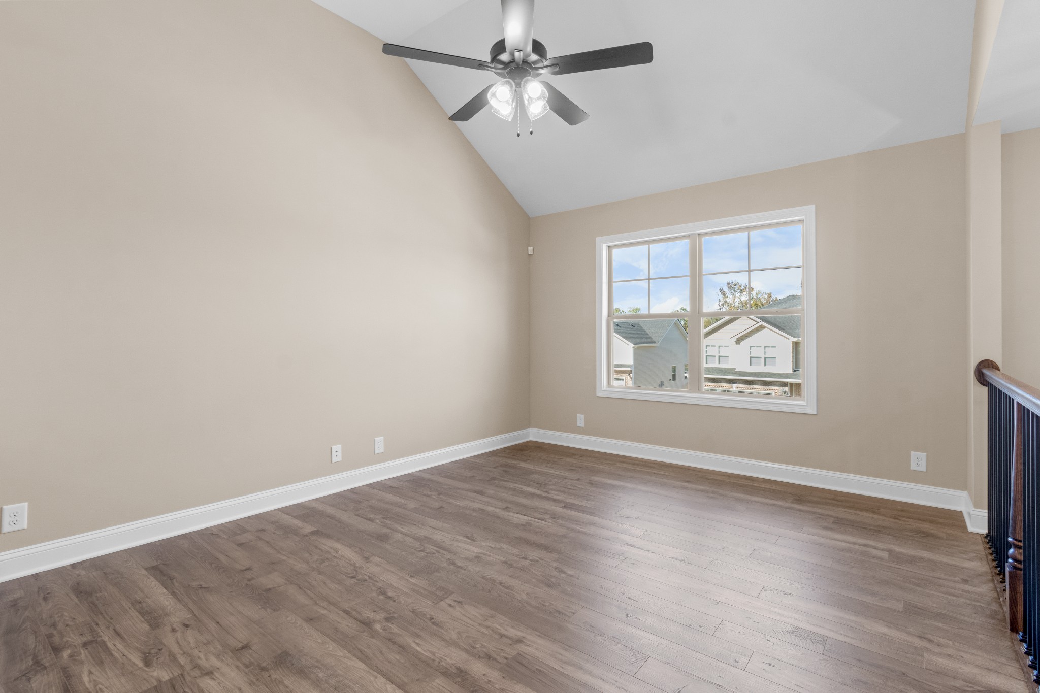 Clarksville, Tennessee 37043, United States, 4 Bedrooms Bedrooms, ,3 BathroomsBathrooms,Residential,Pending,62820