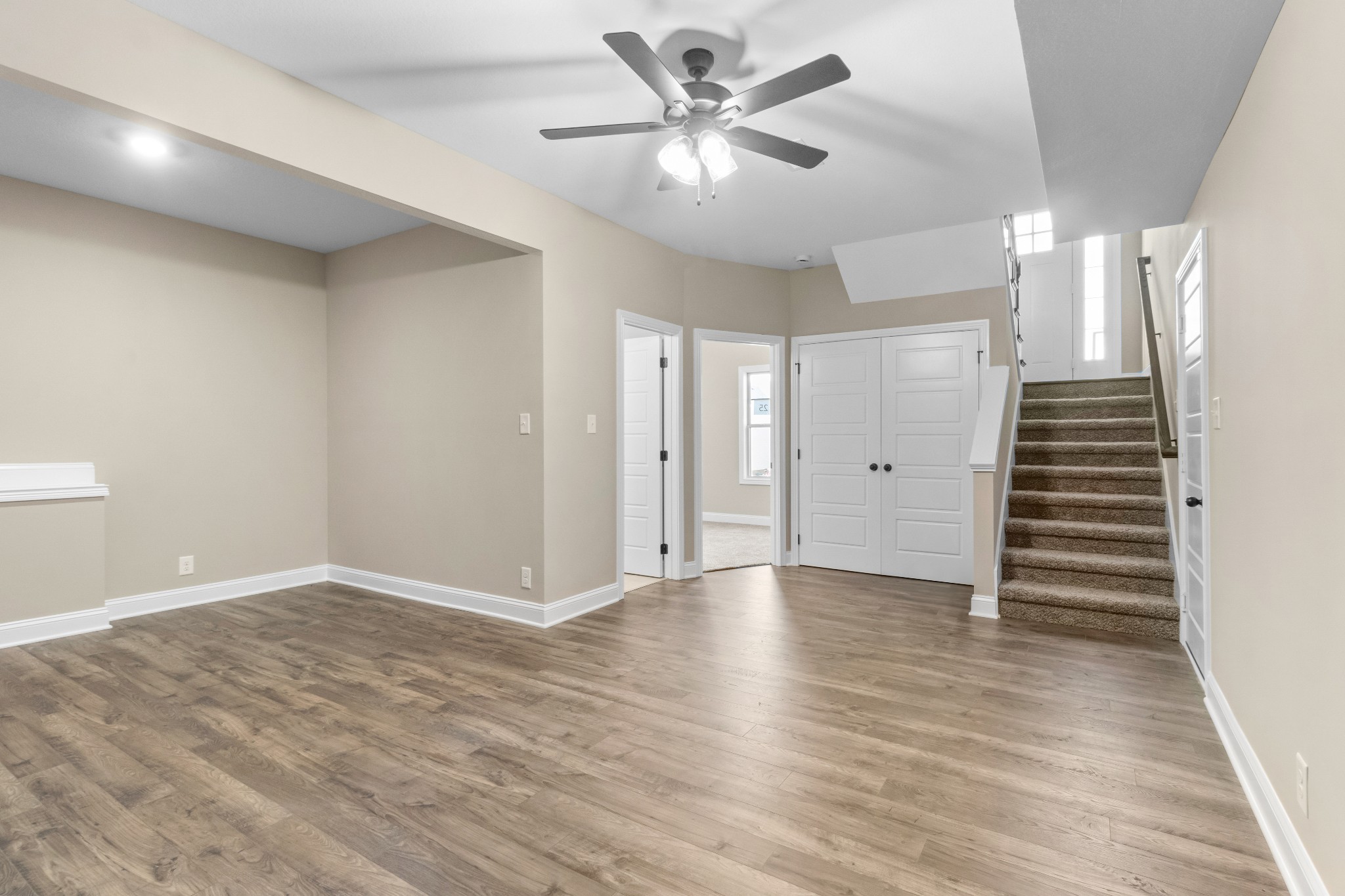 Clarksville, Tennessee 37043, United States, 4 Bedrooms Bedrooms, ,3 BathroomsBathrooms,Residential,Pending,62820