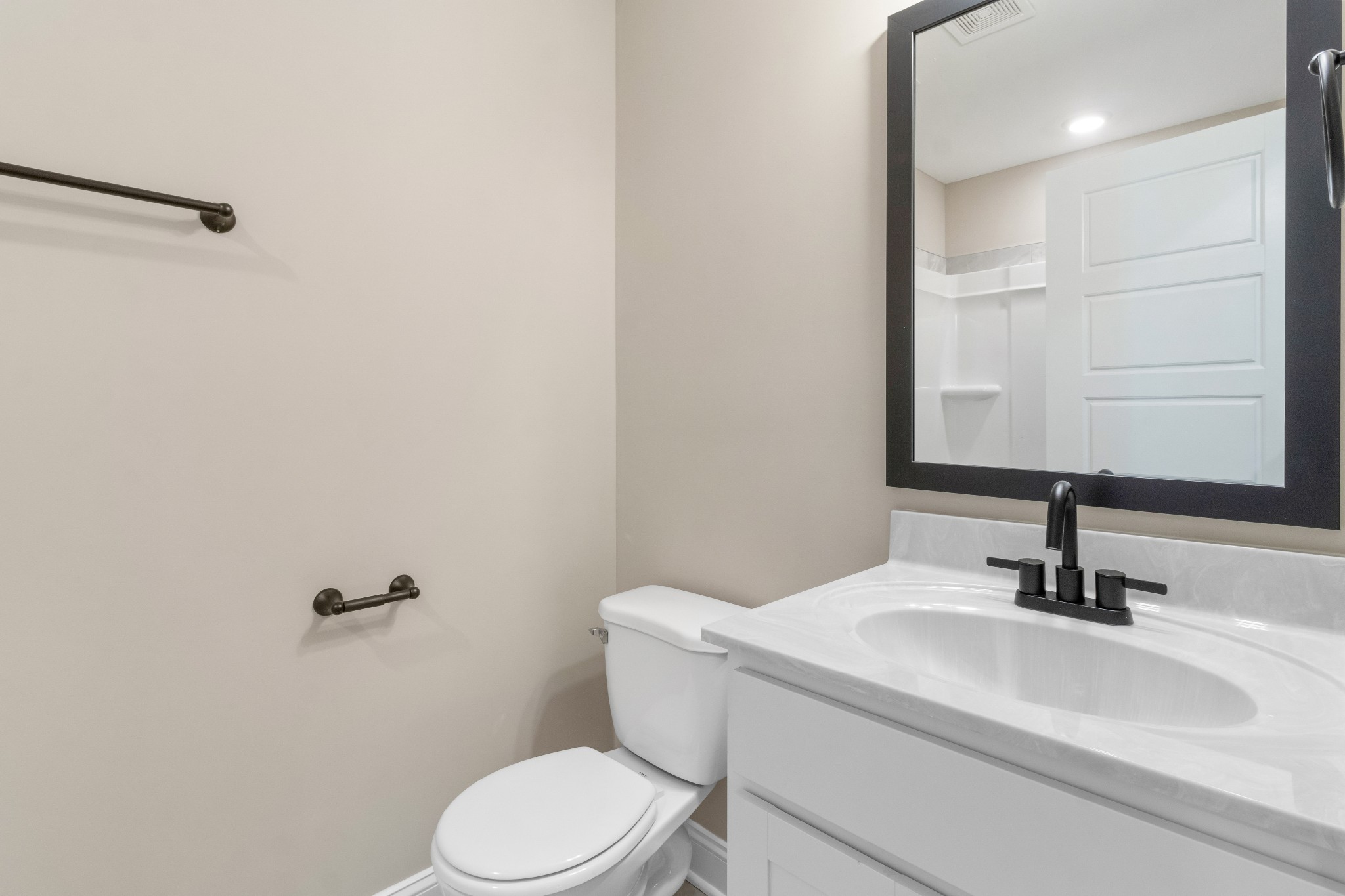 Clarksville, Tennessee 37043, United States, 4 Bedrooms Bedrooms, ,3 BathroomsBathrooms,Residential,Pending,62820