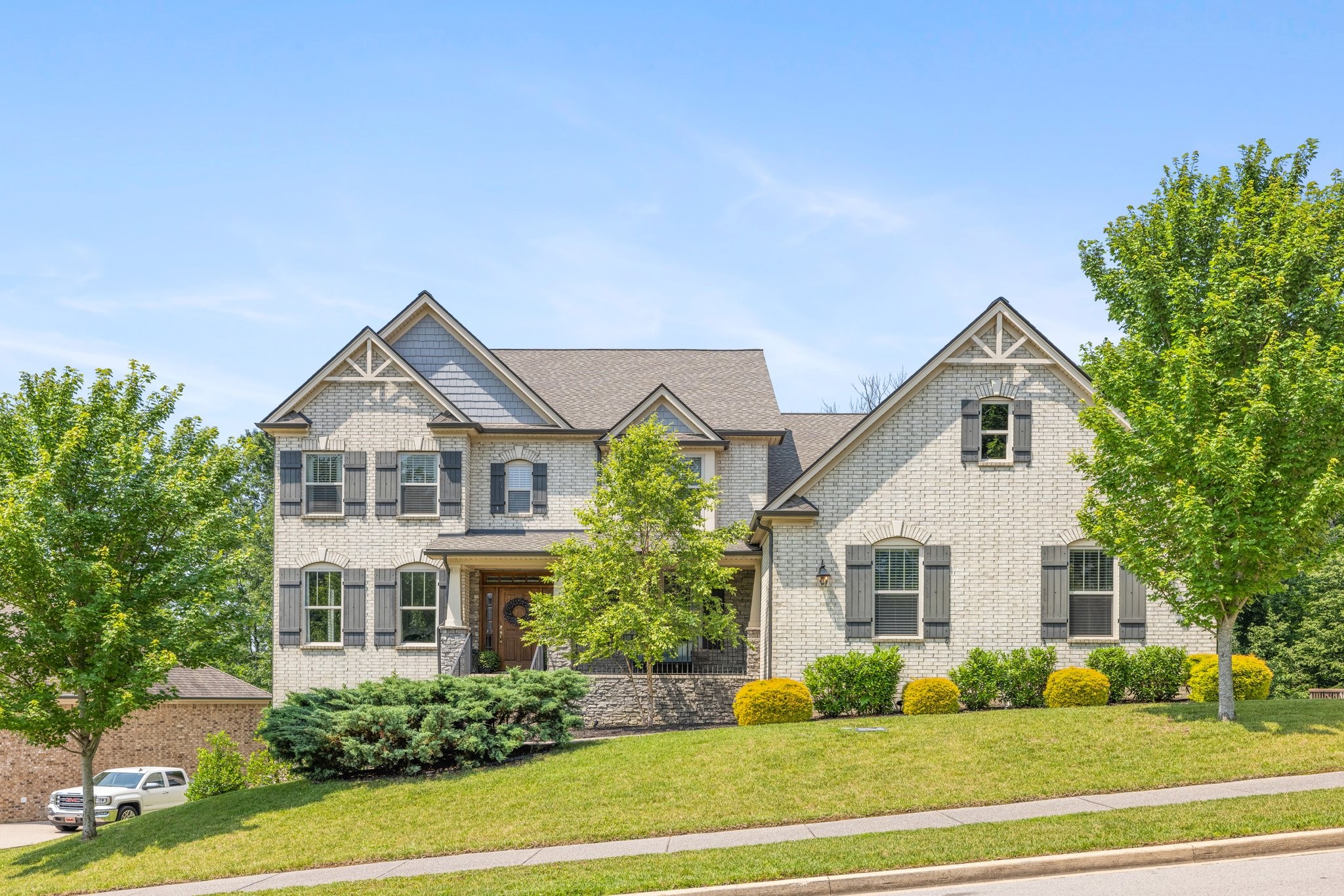 6826 Falls Ridge Ln