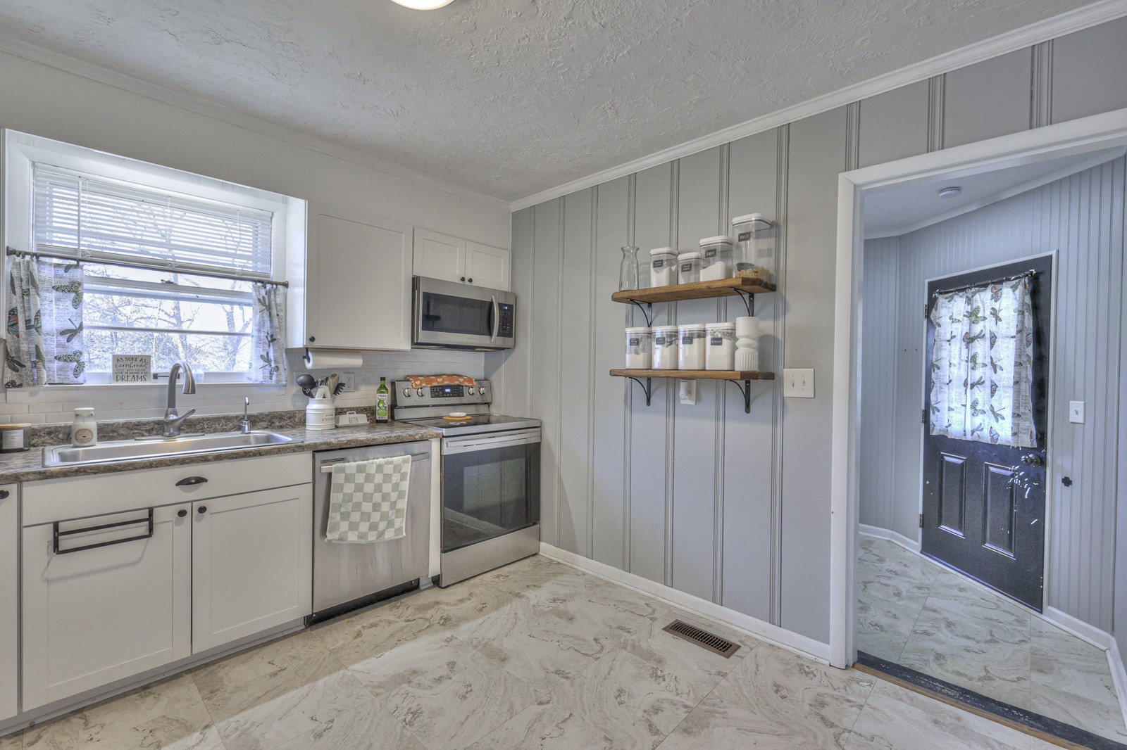 147 Hillview Hts