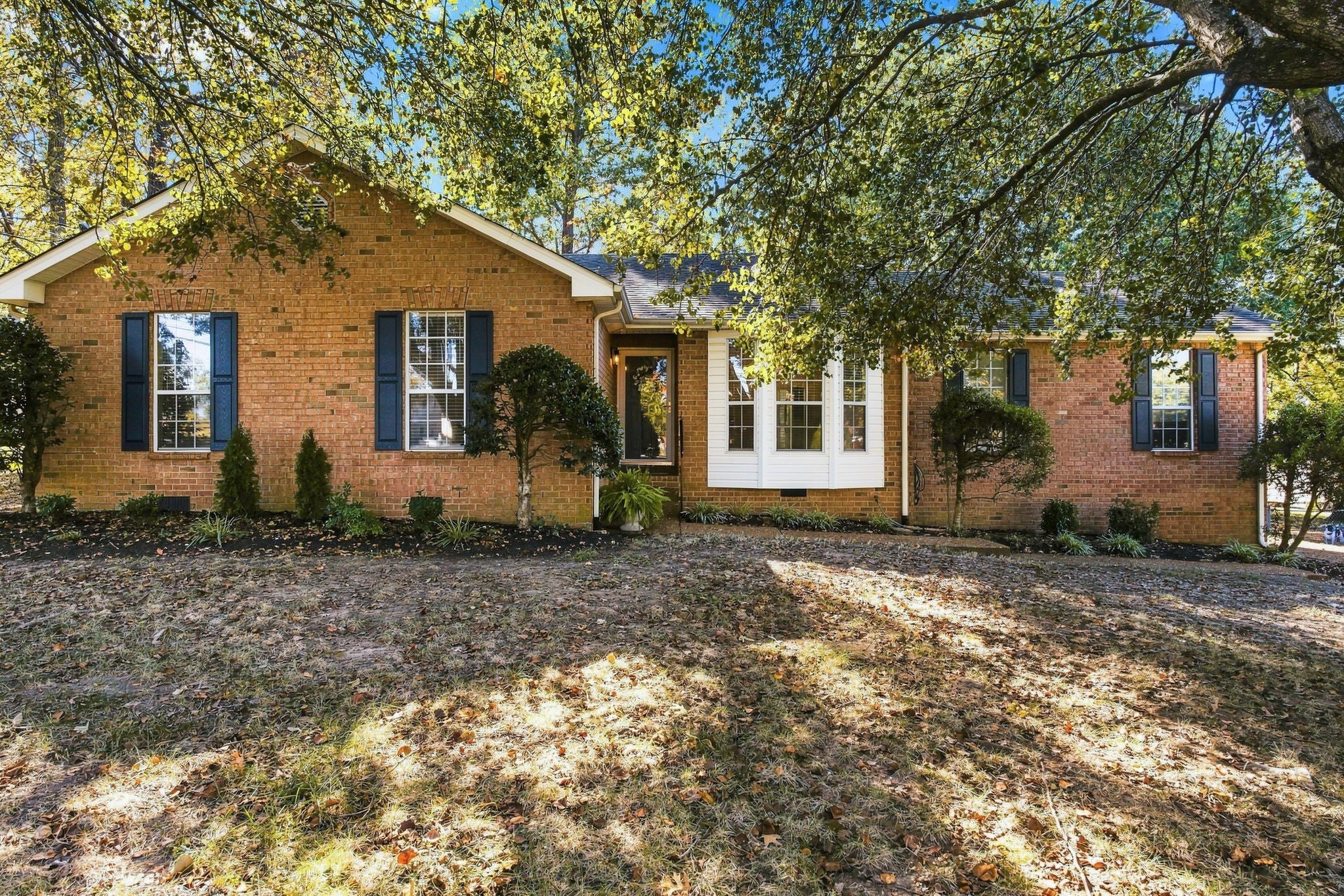 143 Luna Ln