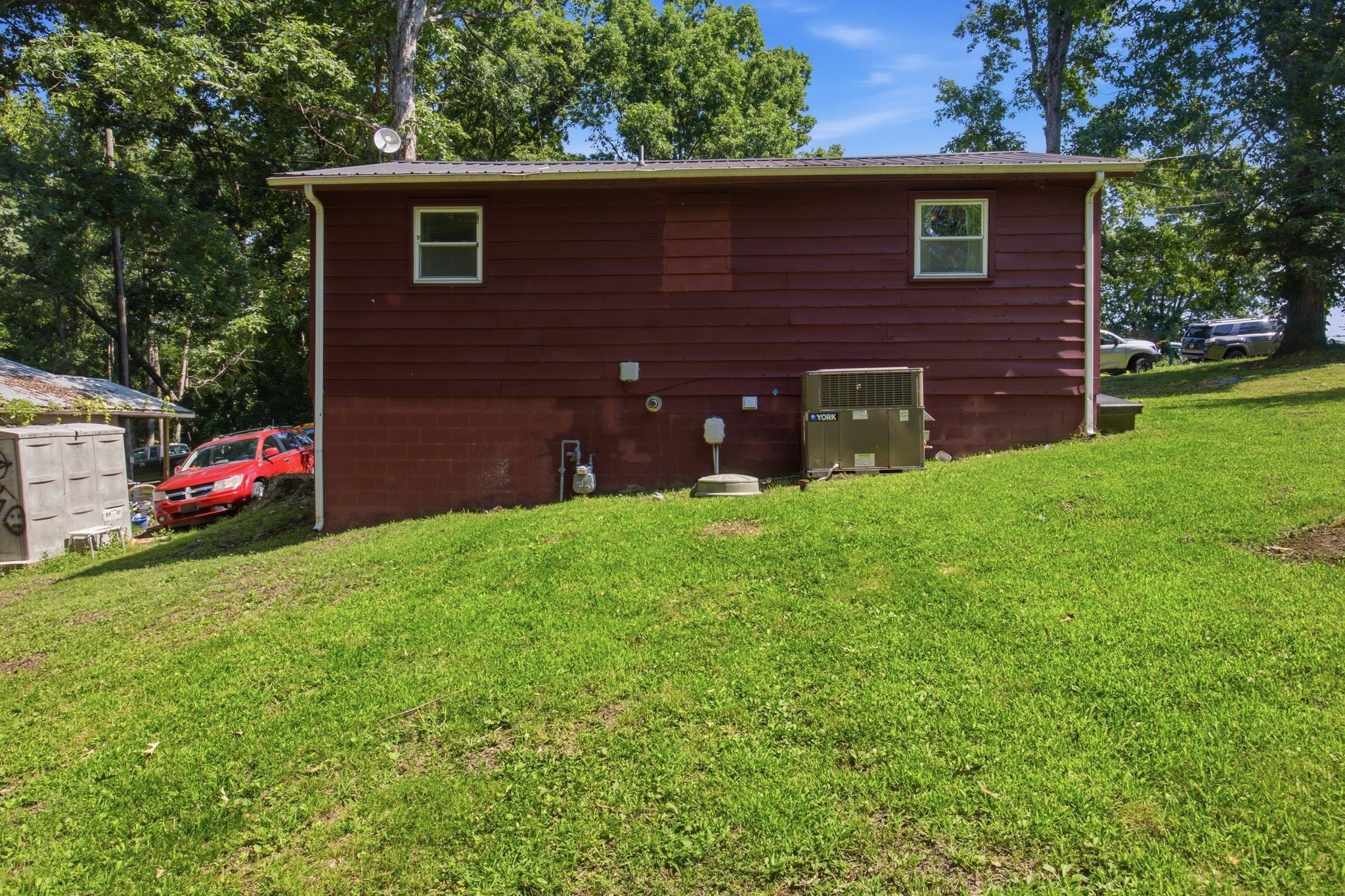 2103 Hillwood Dr